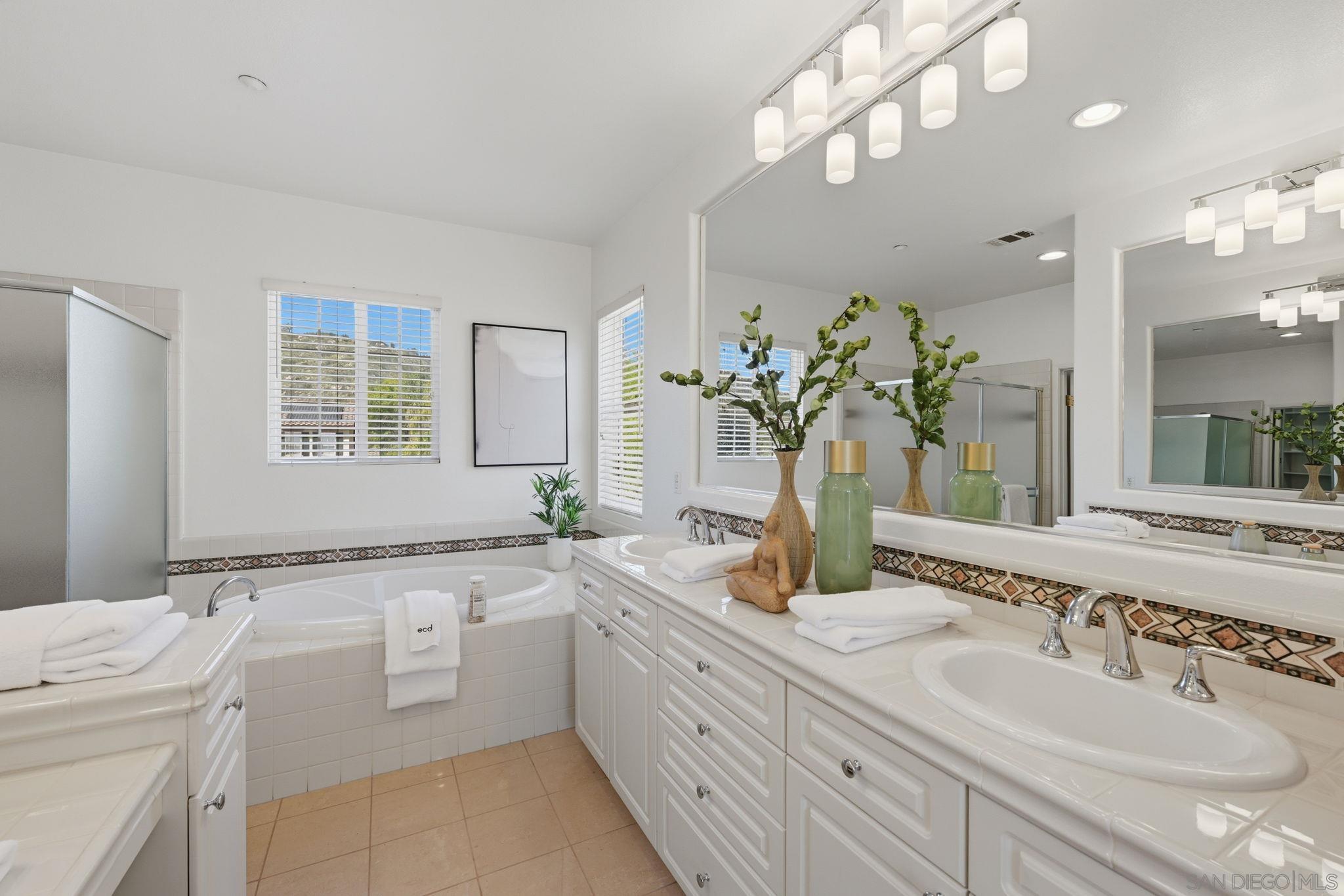 Detail Gallery Image 32 of 52 For 3394  Holly Oak Ln, Escondido,  CA 92027 - 5 Beds | 3 Baths