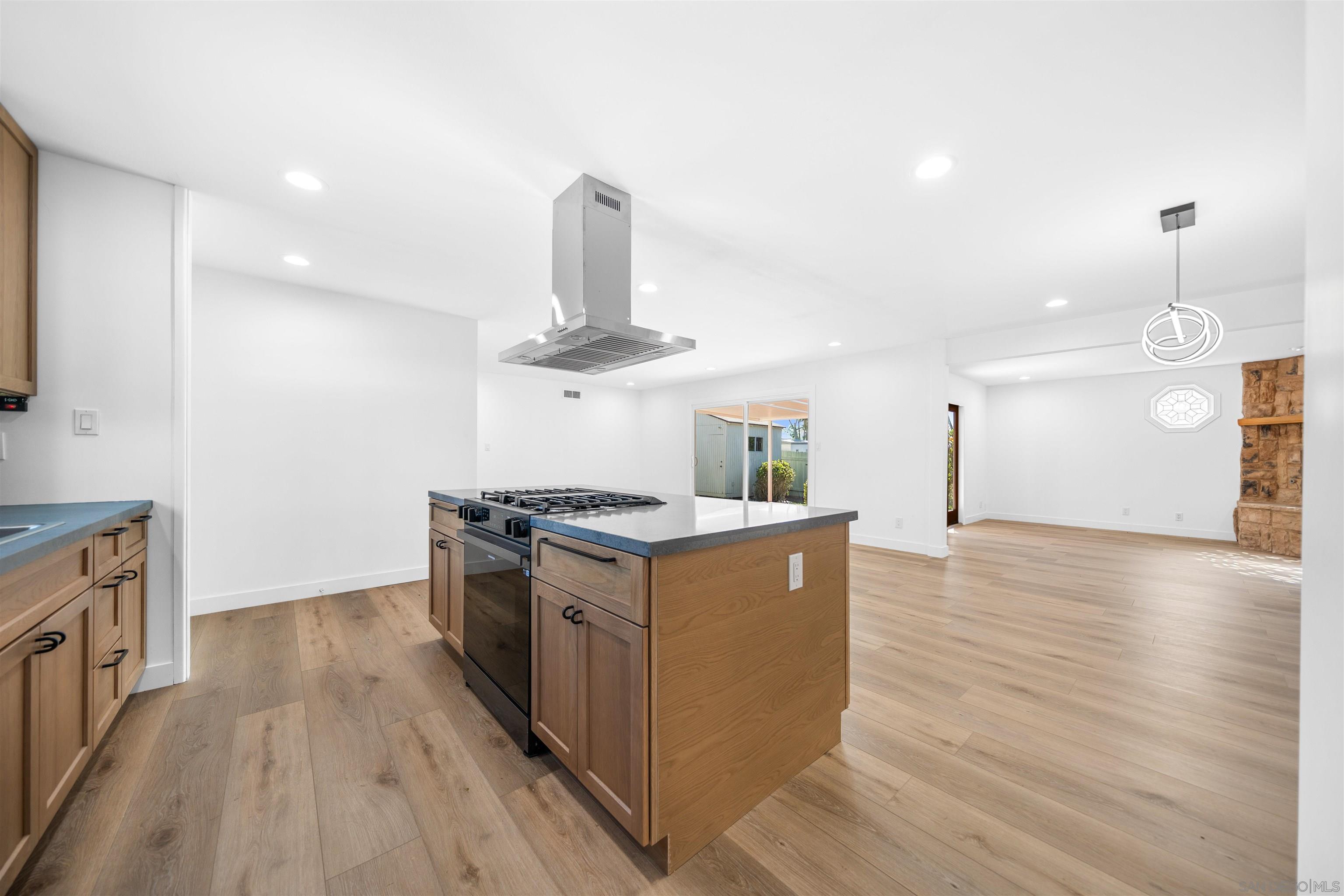 Detail Gallery Image 8 of 47 For 5017  Mount Gaywas Dr, San Diego,  CA 92117 - 3 Beds | 2 Baths