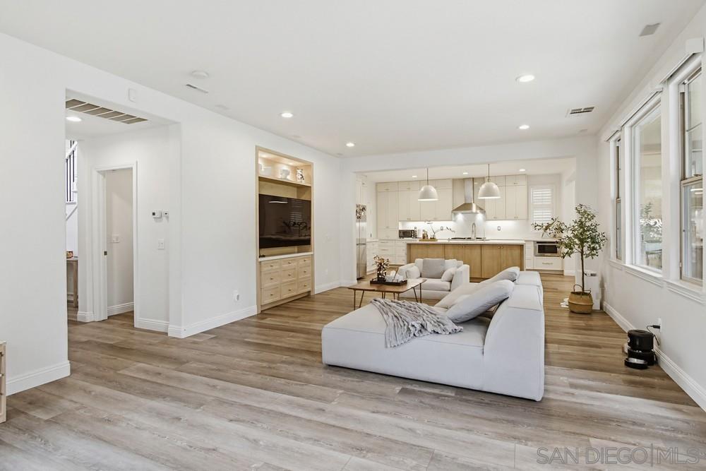 Detail Gallery Image 15 of 59 For 15702  New Park, San Diego,  CA 92127 - 4 Beds | 2/1 Baths