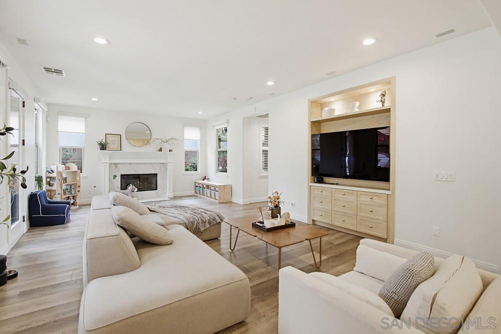 Detail Gallery Image 17 of 59 For 15702  New Park, San Diego,  CA 92127 - 4 Beds | 2/1 Baths