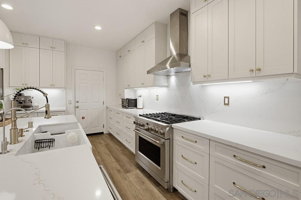 Detail Gallery Image 8 of 59 For 15702  New Park, San Diego,  CA 92127 - 4 Beds | 2/1 Baths