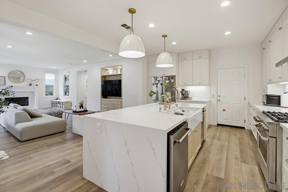 Detail Gallery Image 9 of 59 For 15702  New Park, San Diego,  CA 92127 - 4 Beds | 2/1 Baths