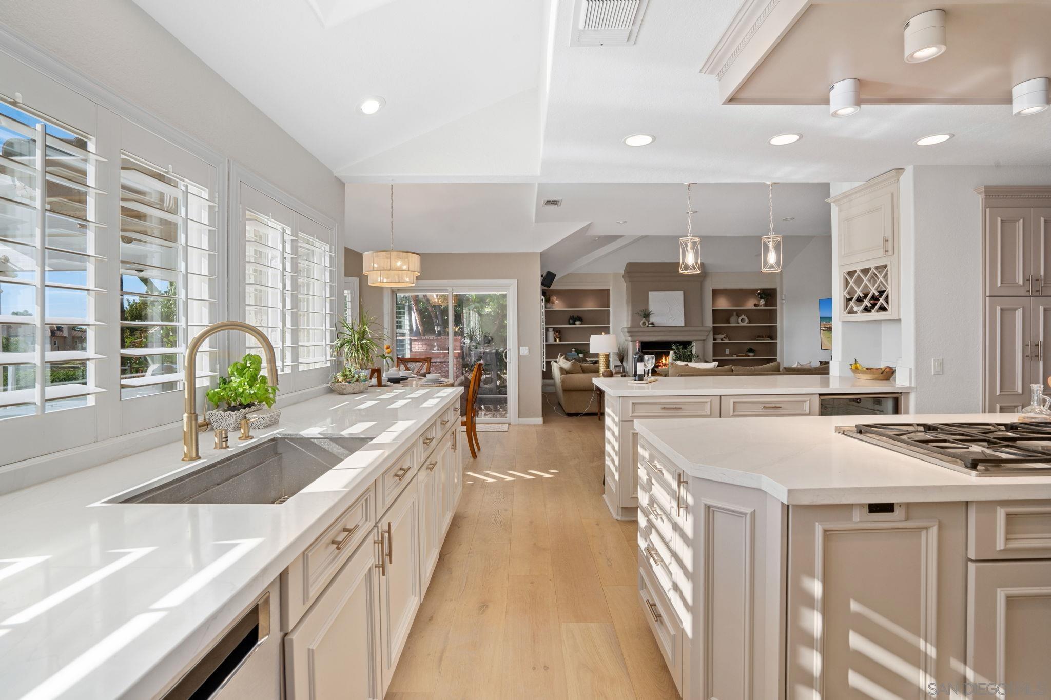 Detail Gallery Image 11 of 33 For 10776  Birch Bluff Ave, San Diego,  CA 92131 - 5 Beds | 3/1 Baths