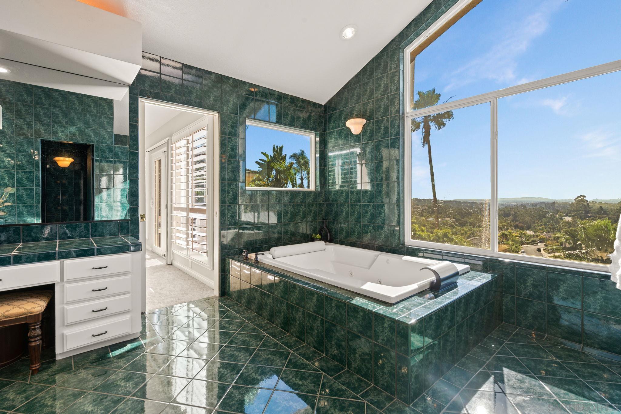 Detail Gallery Image 15 of 33 For 10776  Birch Bluff Ave, San Diego,  CA 92131 - 5 Beds | 3/1 Baths