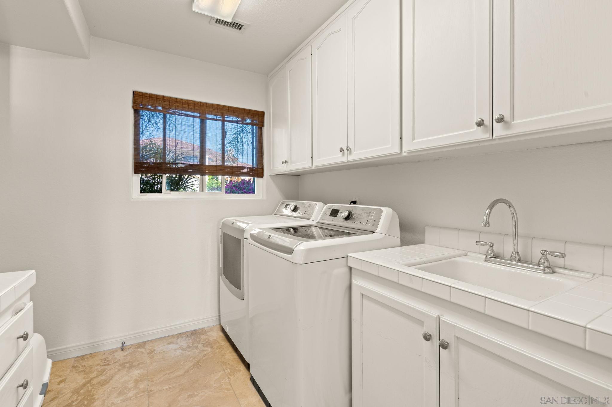 Detail Gallery Image 29 of 33 For 10776  Birch Bluff Ave, San Diego,  CA 92131 - 5 Beds | 3/1 Baths