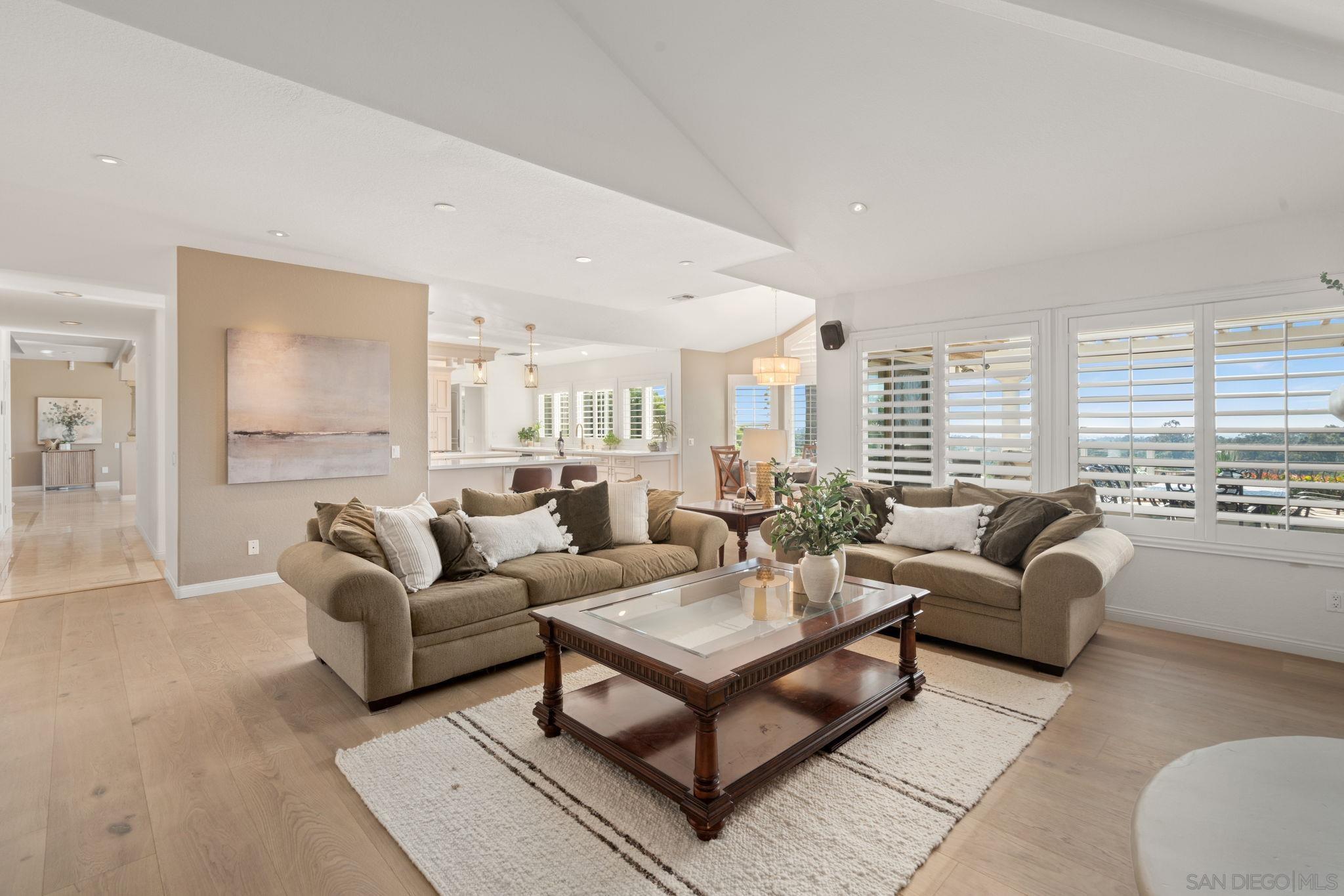 Detail Gallery Image 6 of 33 For 10776  Birch Bluff Ave, San Diego,  CA 92131 - 5 Beds | 3/1 Baths