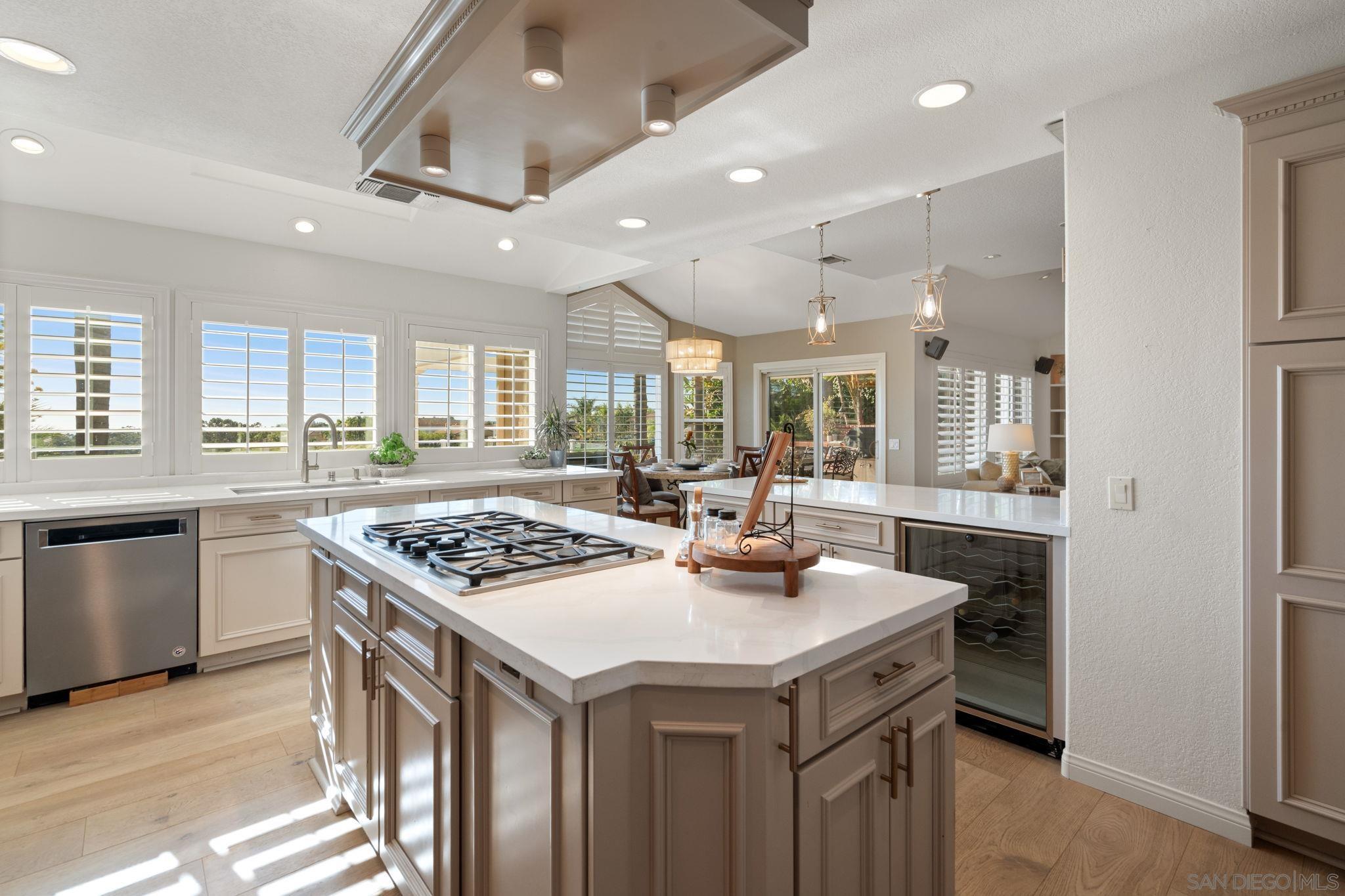 Detail Gallery Image 9 of 33 For 10776  Birch Bluff Ave, San Diego,  CA 92131 - 5 Beds | 3/1 Baths