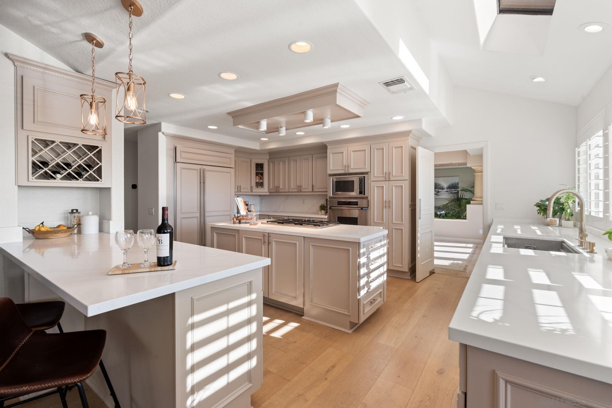 Detail Gallery Image 10 of 33 For 10776  Birch Bluff Ave, San Diego,  CA 92131 - 5 Beds | 3/1 Baths