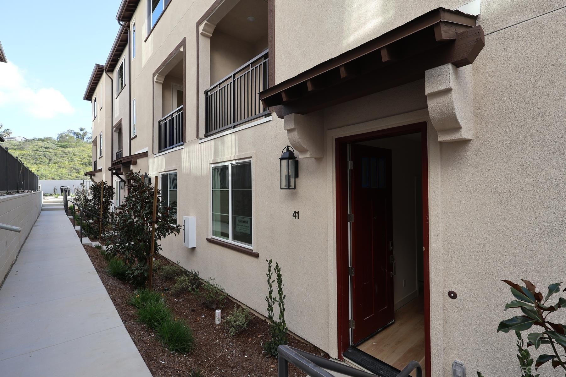 Detail Gallery Image 2 of 10 For 12821  Encantadora Lot 41  #UNIT 41,  San Diego,  CA 92129 - 3 Beds | 3/1 Baths