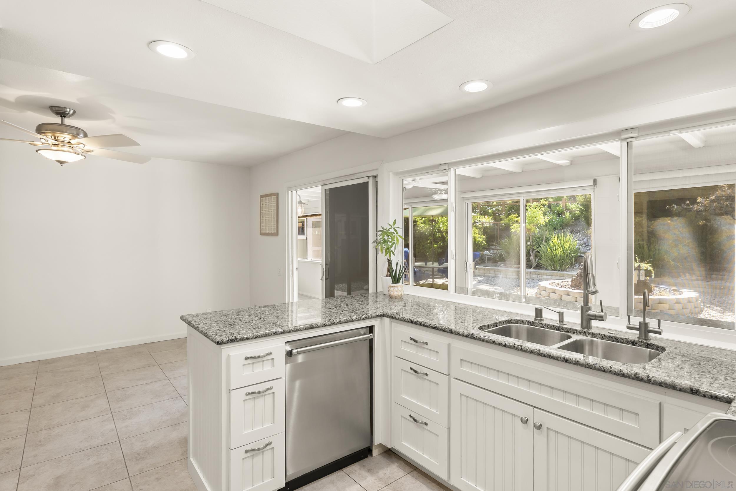 Detail Gallery Image 11 of 40 For 16118  Selva Dr, San Diego,  CA 92128 - 2 Beds | 2 Baths