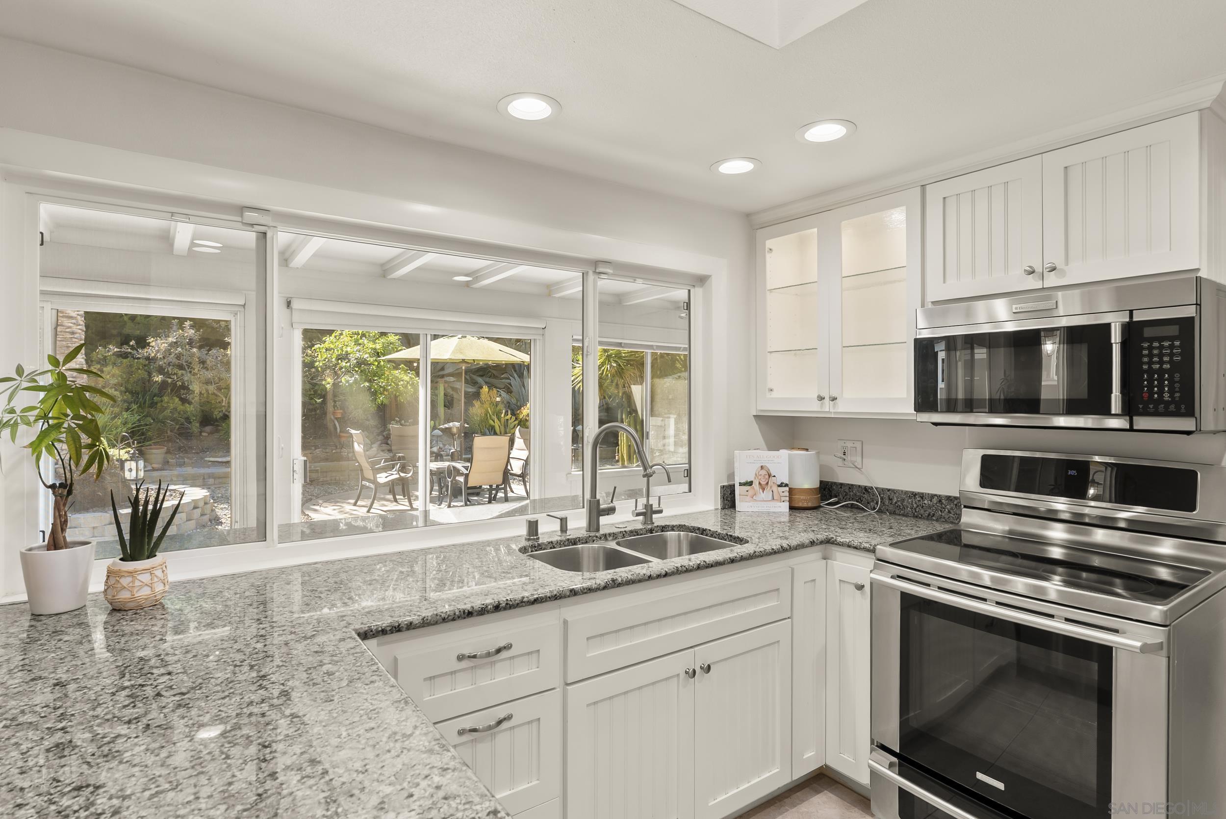 Detail Gallery Image 8 of 40 For 16118  Selva Dr, San Diego,  CA 92128 - 2 Beds | 2 Baths