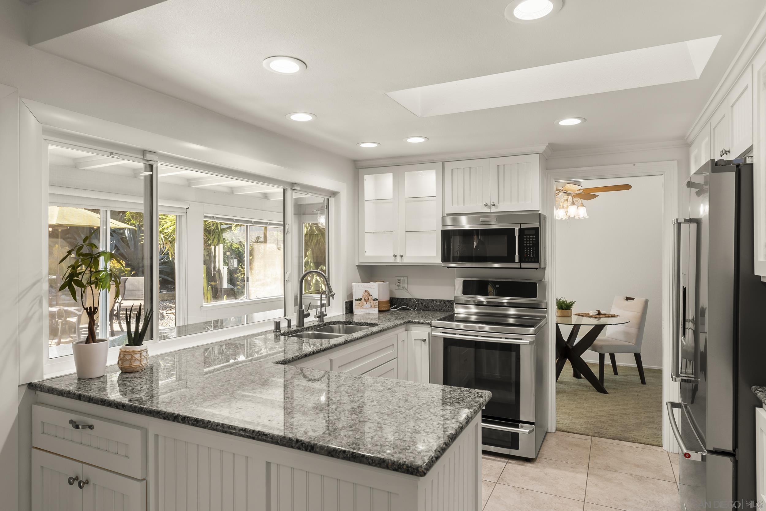 Detail Gallery Image 10 of 40 For 16118  Selva Dr, San Diego,  CA 92128 - 2 Beds | 2 Baths