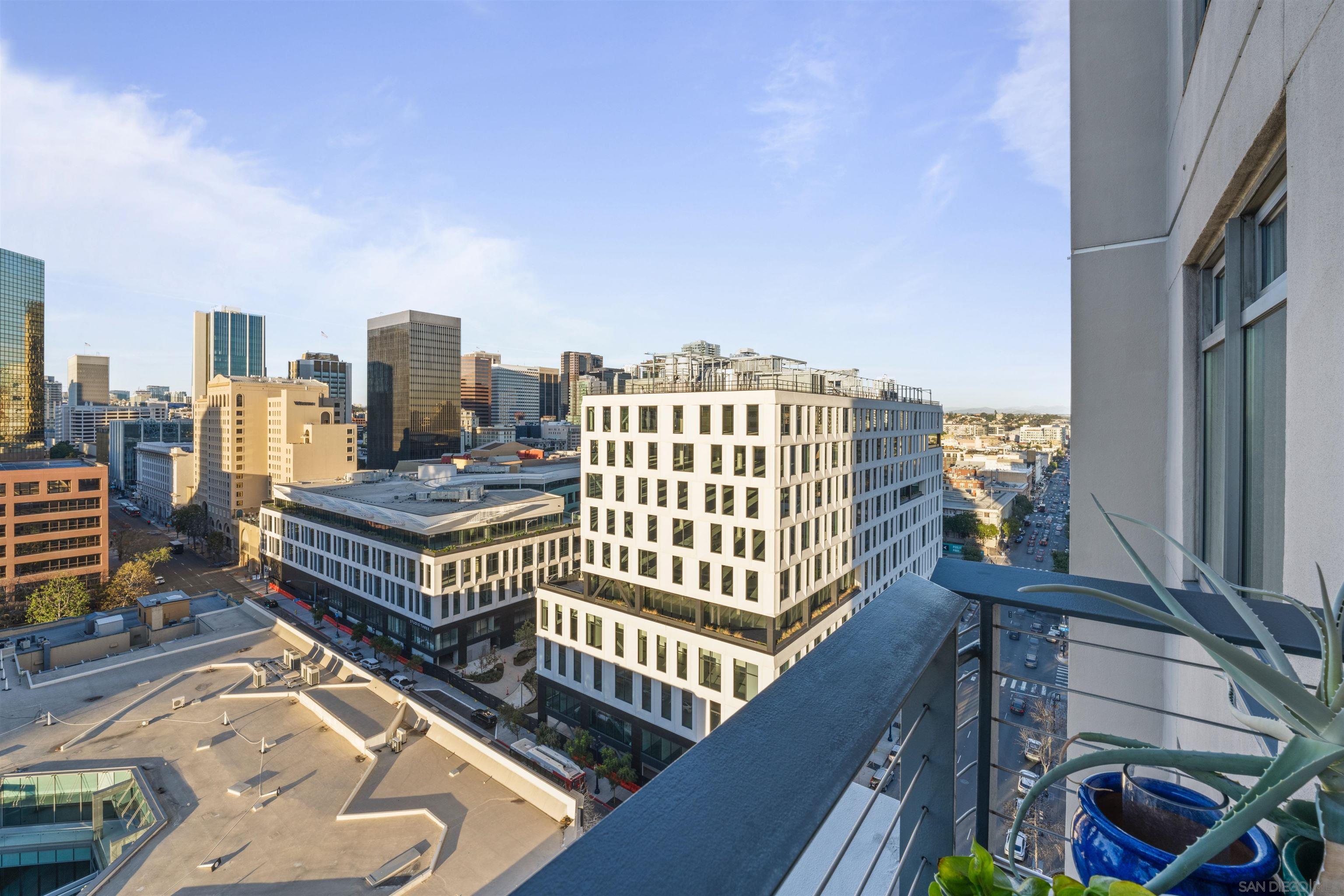 Detail Gallery Image 17 of 52 For 645  Front St  #1604,  San Diego,  CA 92101 - 1 Beds | 2 Baths