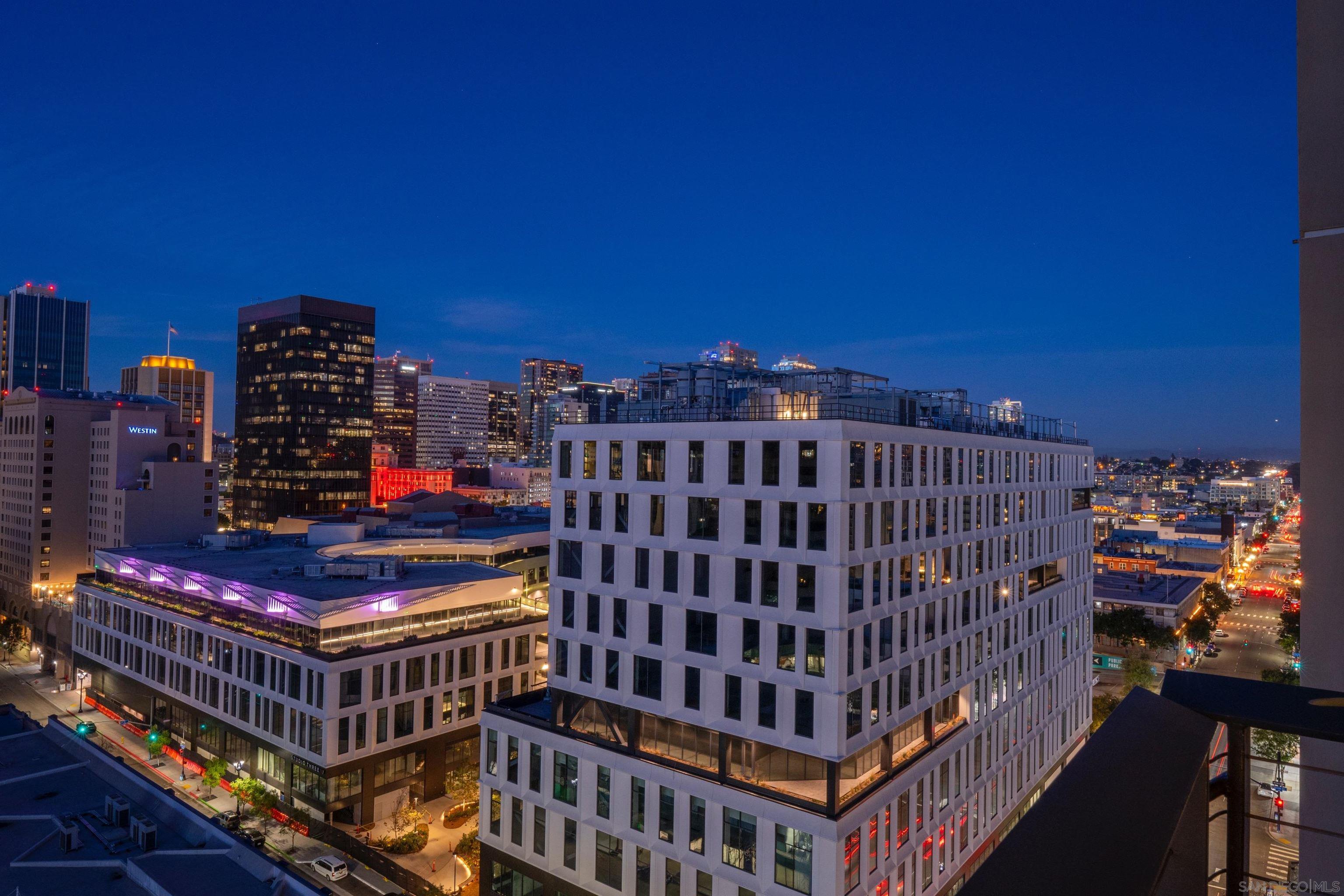 Detail Gallery Image 20 of 52 For 645  Front St  #1604,  San Diego,  CA 92101 - 1 Beds | 2 Baths