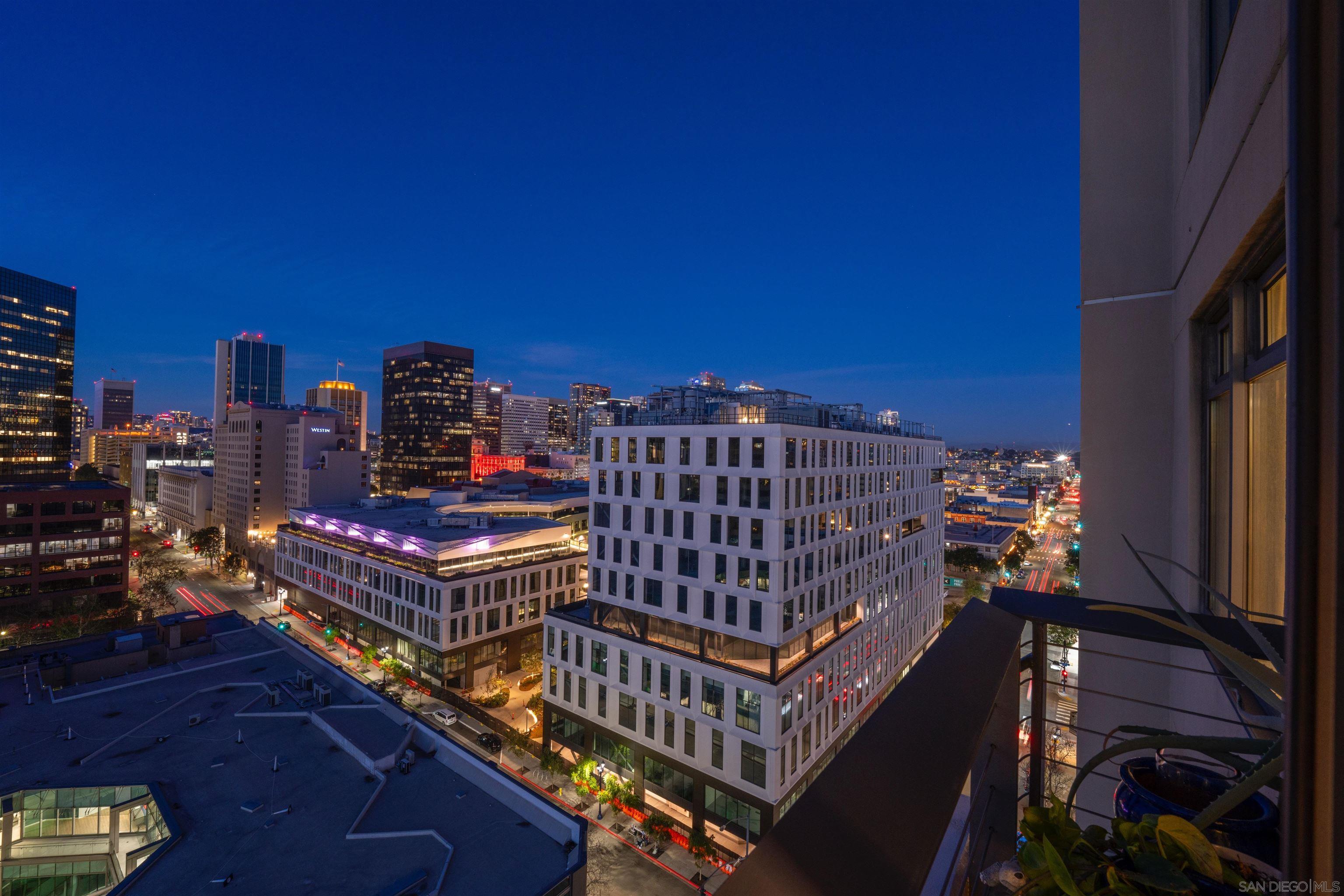 Detail Gallery Image 21 of 52 For 645  Front St  #1604,  San Diego,  CA 92101 - 1 Beds | 2 Baths