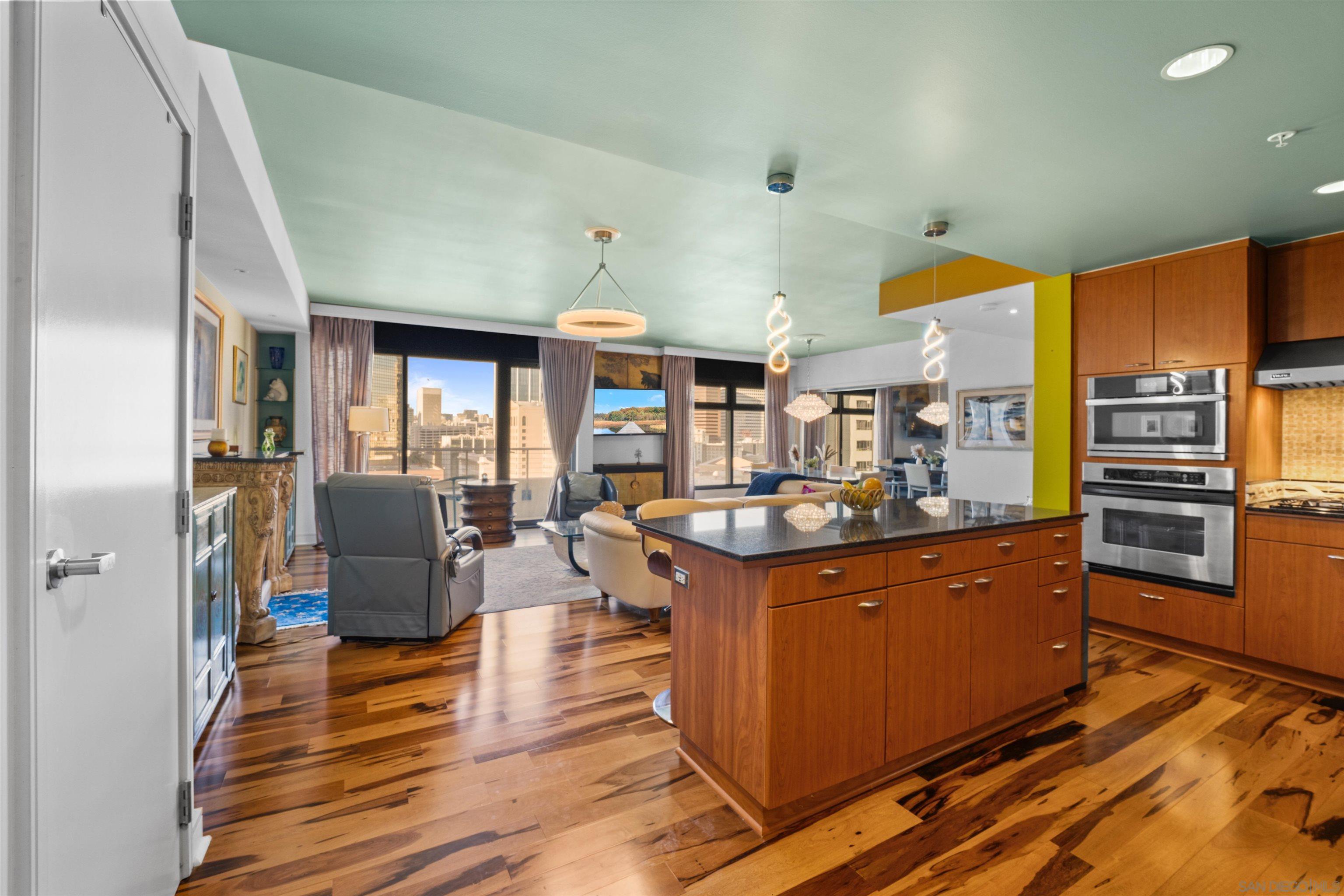 Detail Gallery Image 9 of 52 For 645  Front St  #1604,  San Diego,  CA 92101 - 1 Beds | 2 Baths