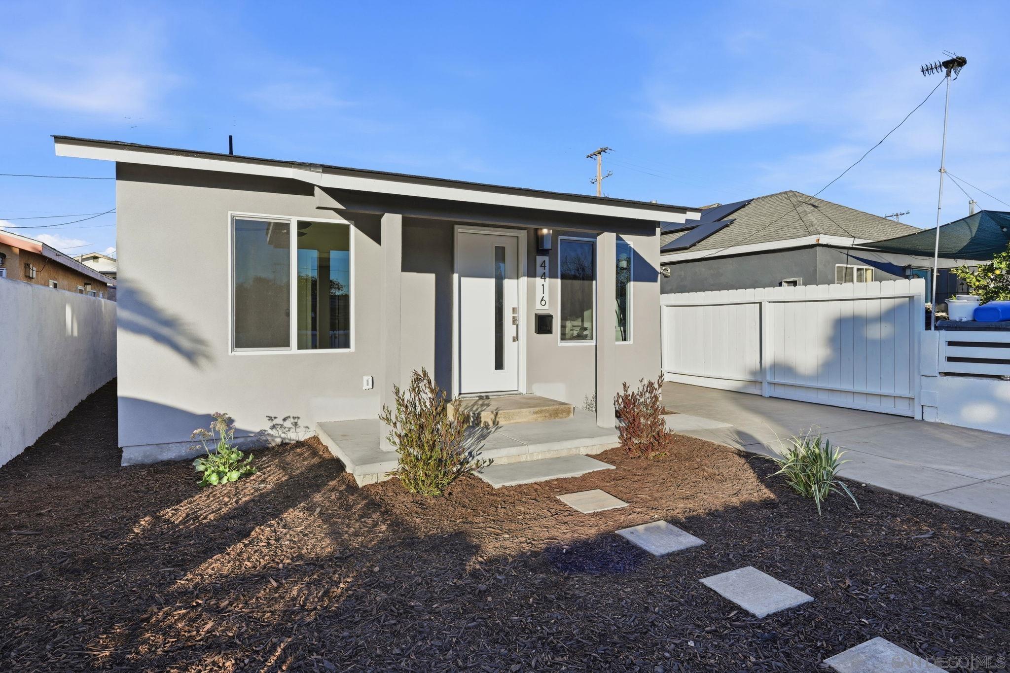 Detail Gallery Image 3 of 27 For 4416  40th St, San Diego,  CA 92116 - 4 Beds | 3 Baths