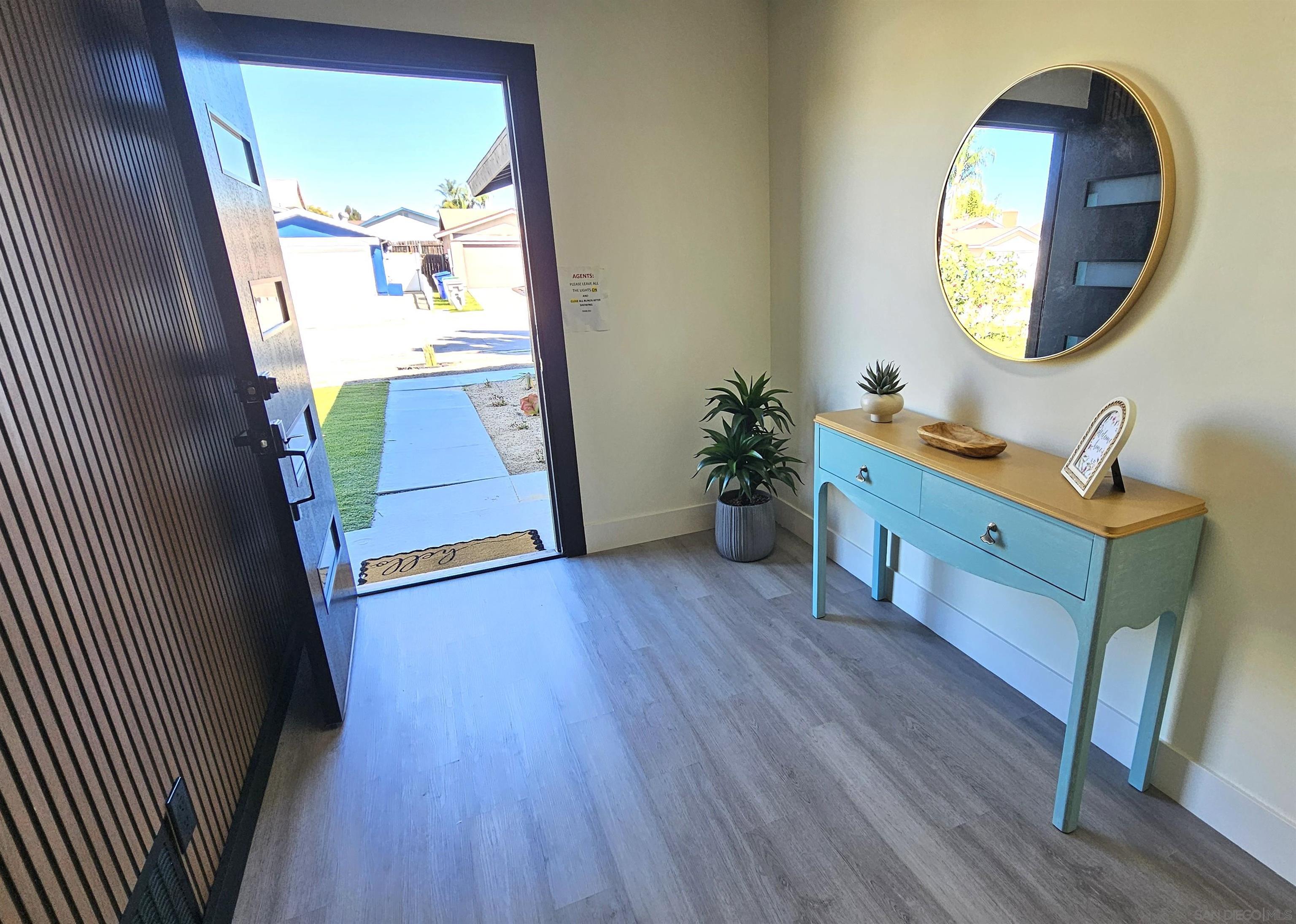 Detail Gallery Image 4 of 22 For 8667  Cetus Rd, San Diego,  CA 92126 - 3 Beds | 2 Baths