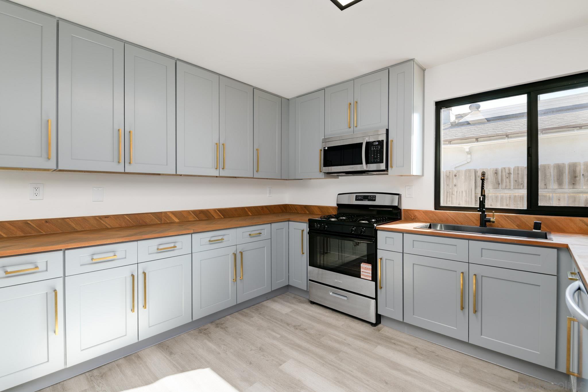 Detail Gallery Image 6 of 22 For 8667  Cetus Rd, San Diego,  CA 92126 - 3 Beds | 2 Baths