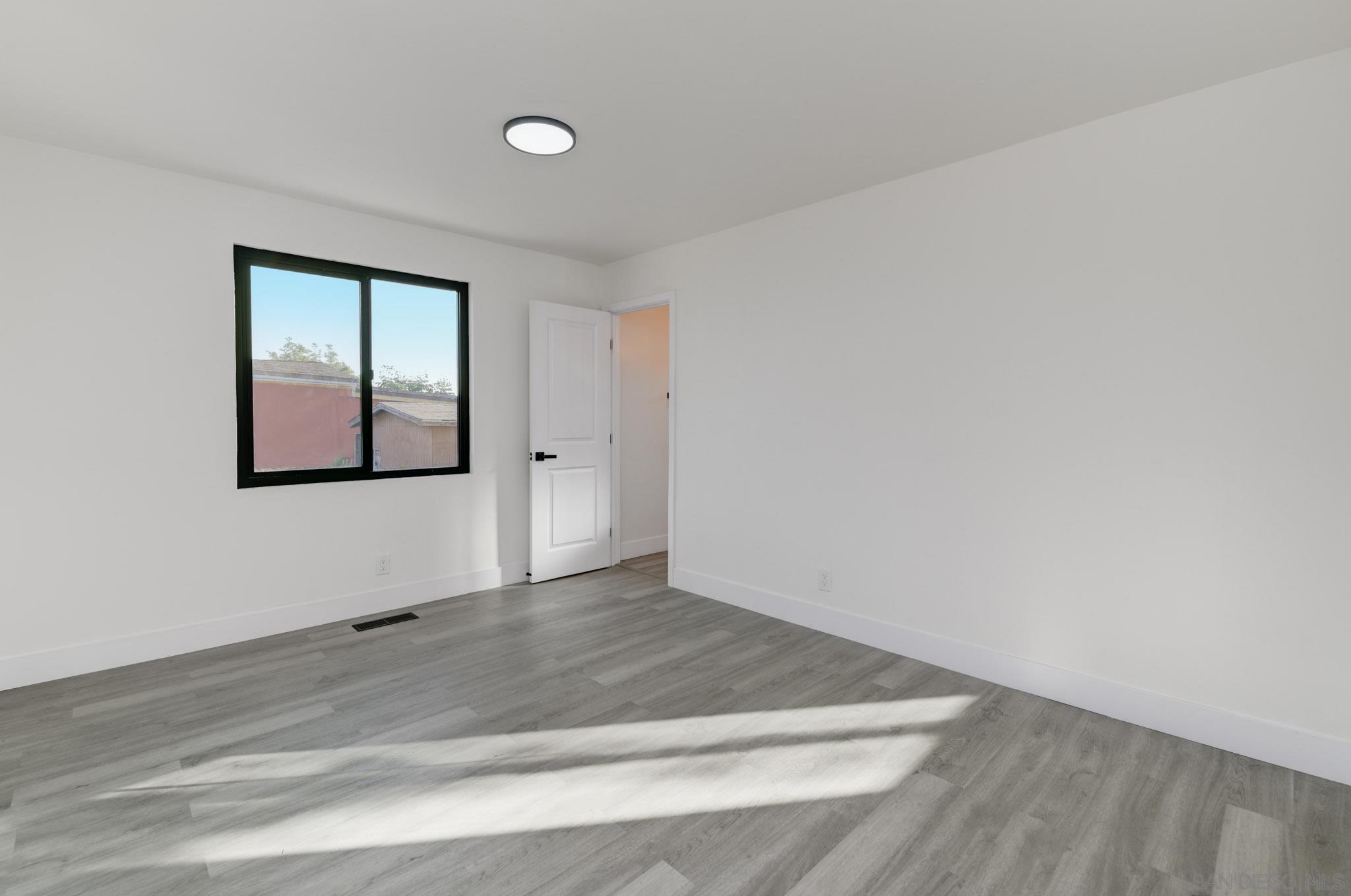 Detail Gallery Image 13 of 18 For 1948  Westinghouse St, San Diego,  CA 92111 - 3 Beds | 2 Baths