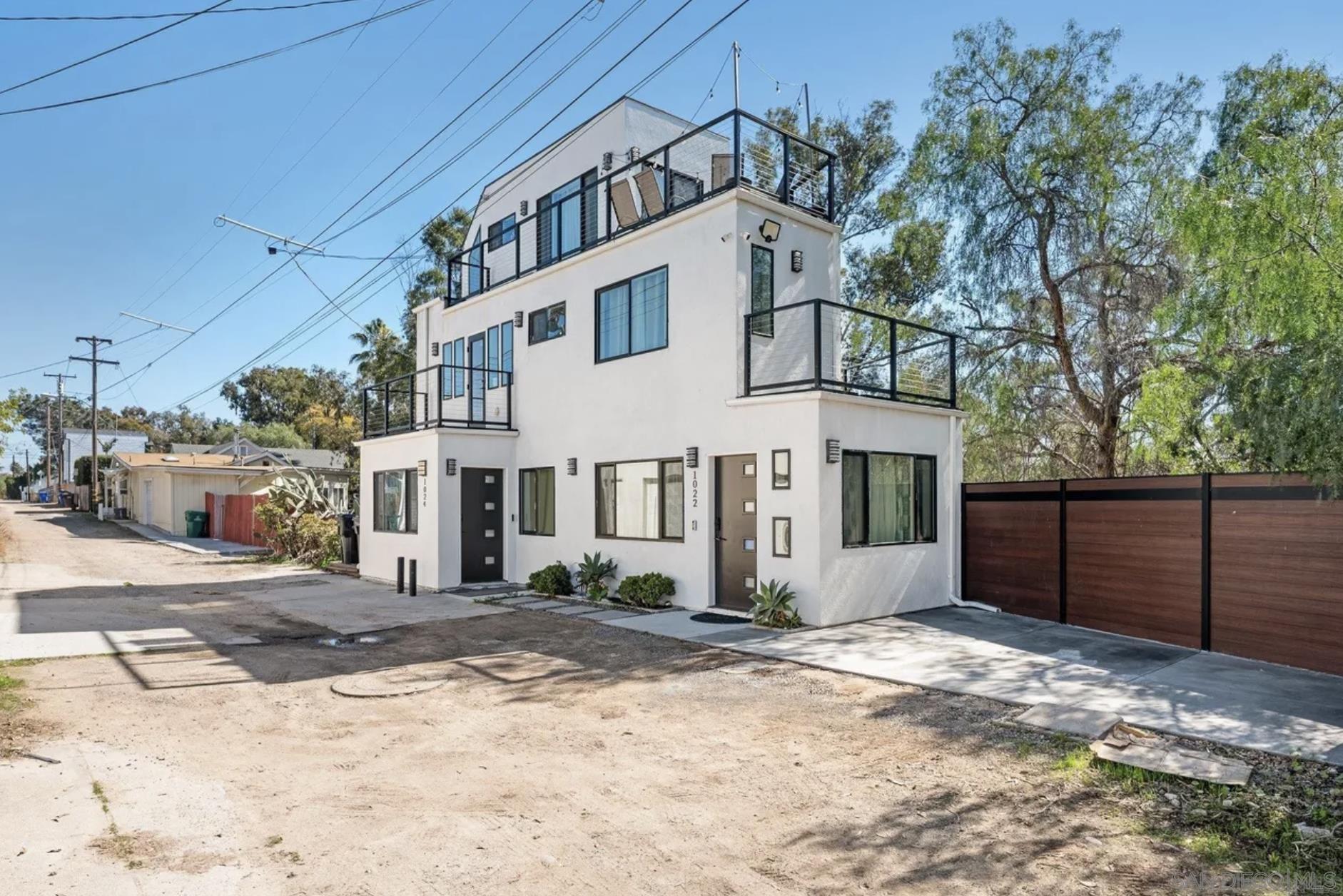 Detail Gallery Image 2 of 43 For 1024-1022  Pascoe St., San Diego,  CA 92103 - 3 Beds | 3 Baths