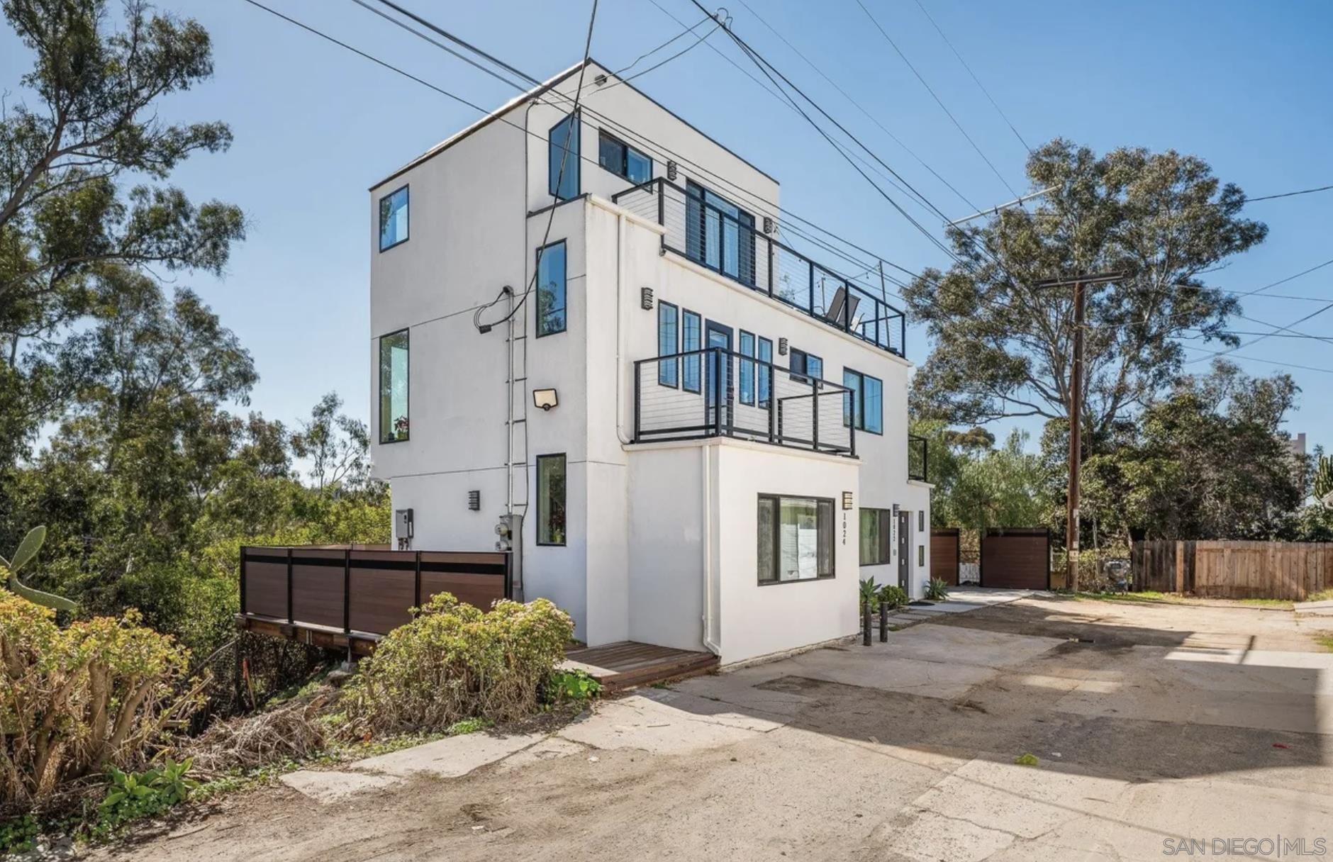 Detail Gallery Image 3 of 43 For 1024-1022  Pascoe St., San Diego,  CA 92103 - 3 Beds | 3 Baths