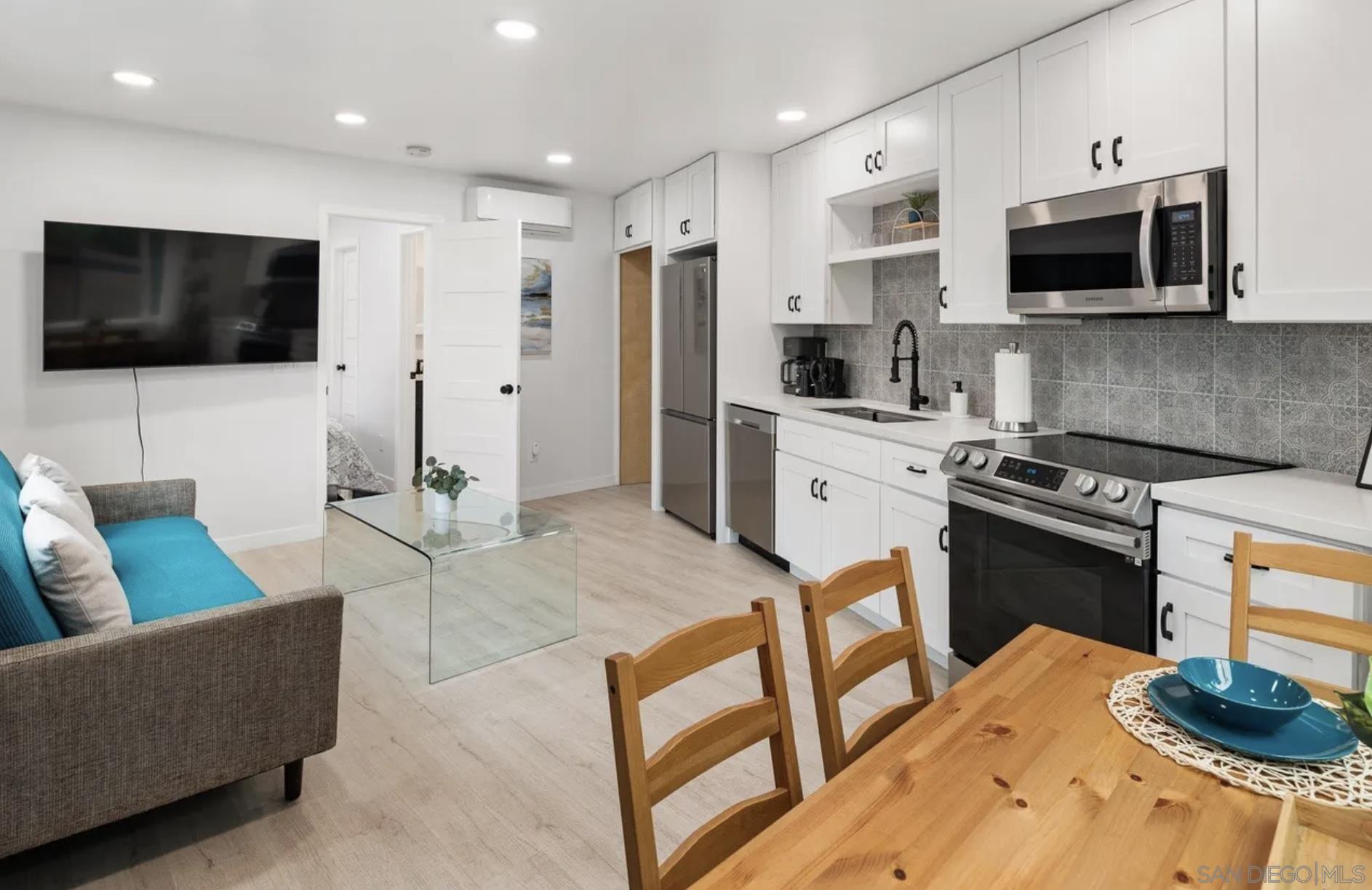 Detail Gallery Image 5 of 43 For 1024-1022  Pascoe St., San Diego,  CA 92103 - 3 Beds | 3 Baths