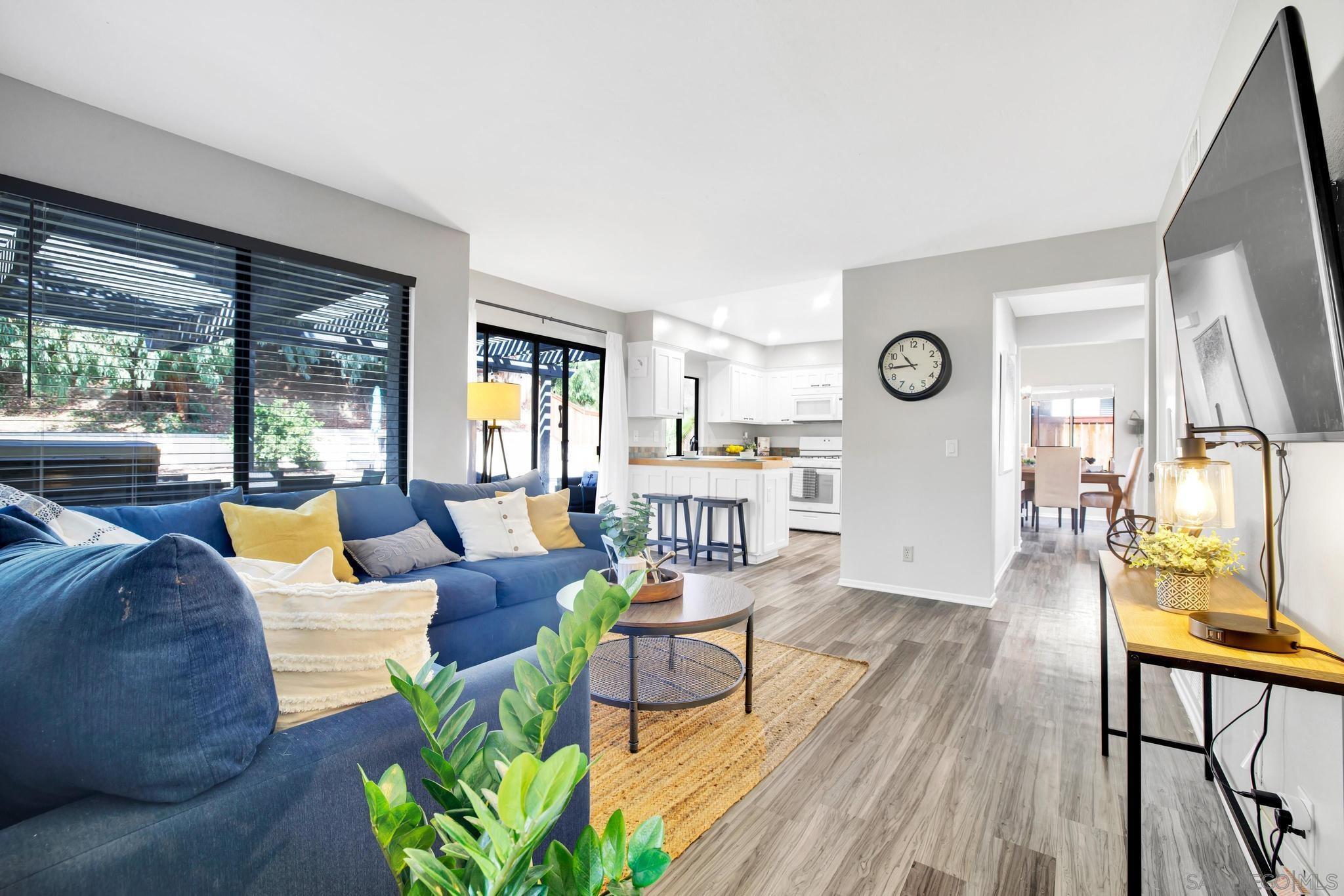 Detail Gallery Image 2 of 31 For 39821  Wild Fflower, Murrieta,  CA 92563 - 4 Beds | 2/1 Baths