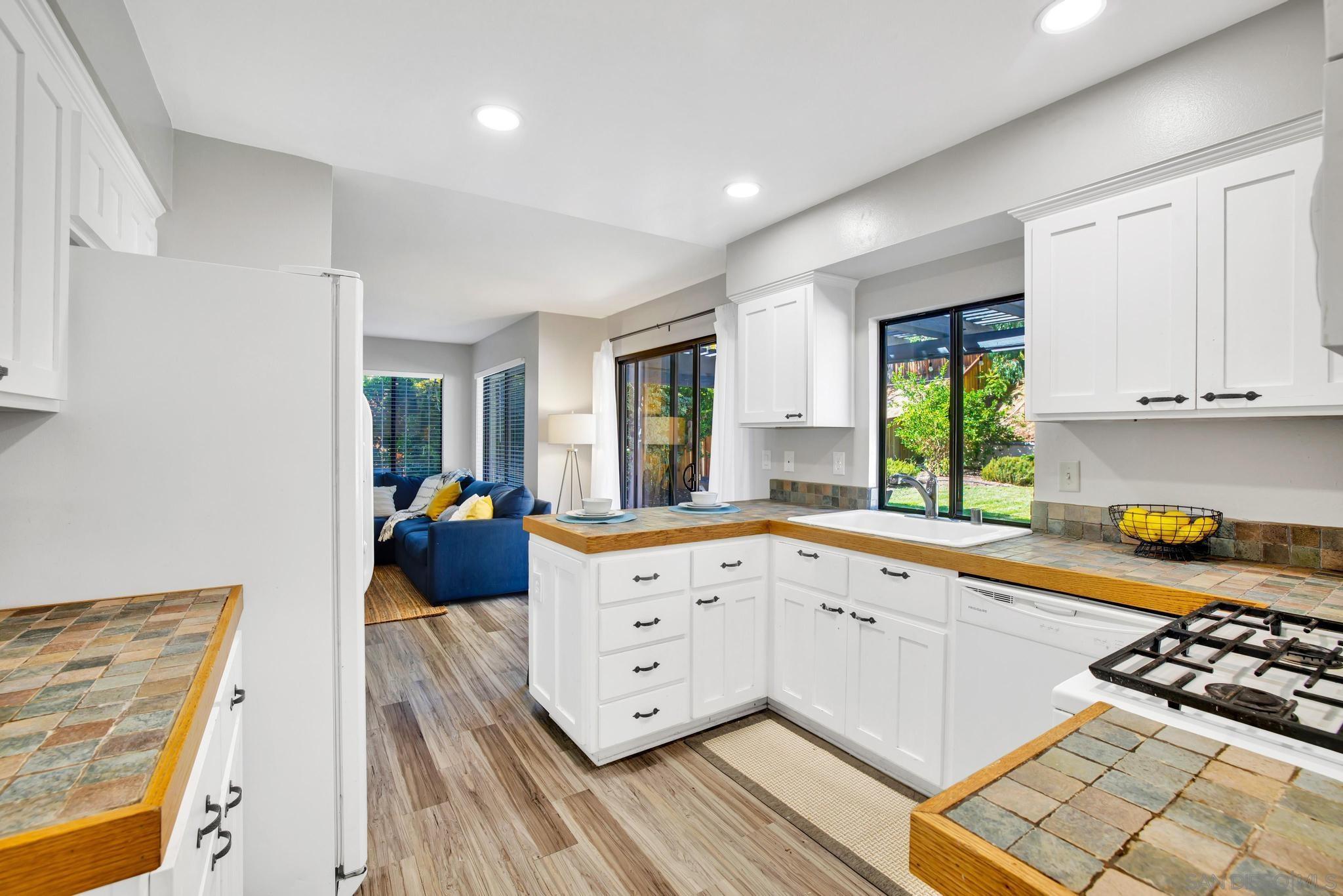 Detail Gallery Image 16 of 31 For 39821  Wild Fflower, Murrieta,  CA 92563 - 4 Beds | 2/1 Baths