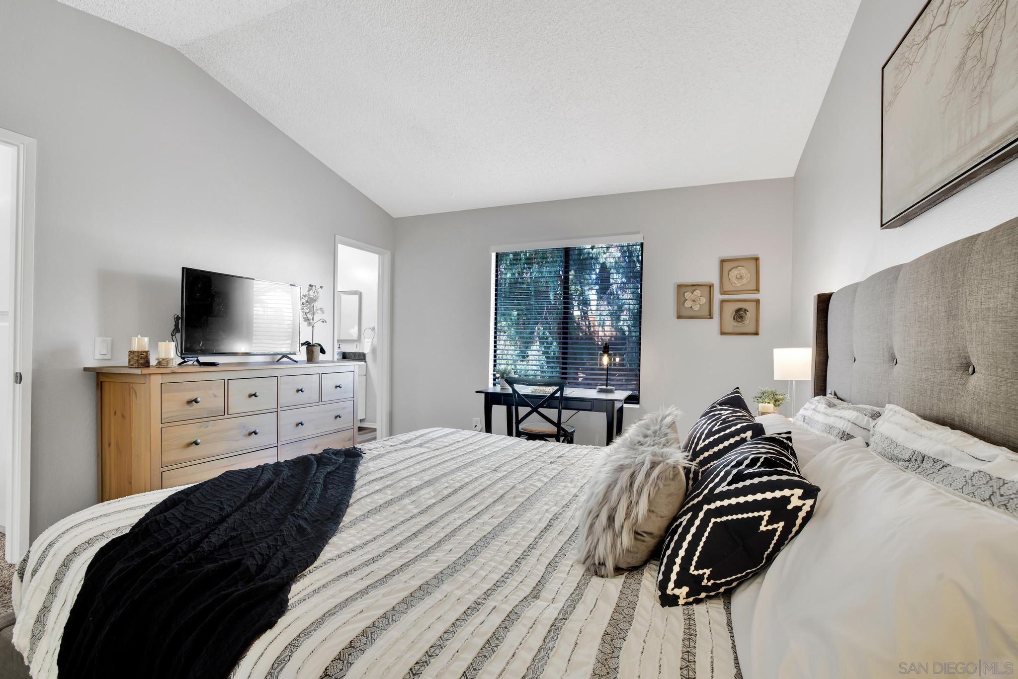 Detail Gallery Image 21 of 31 For 39821  Wild Fflower, Murrieta,  CA 92563 - 4 Beds | 2/1 Baths