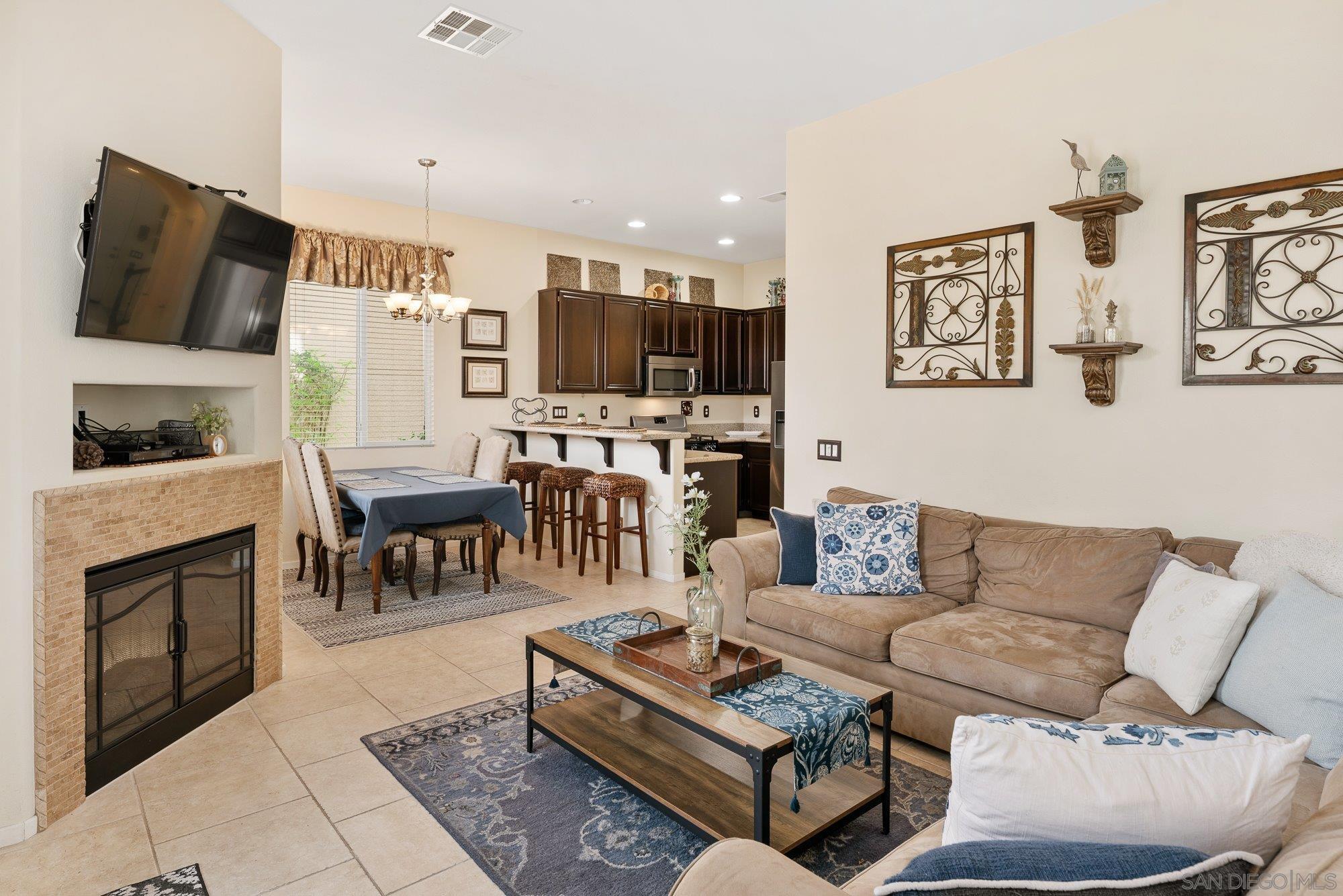 Detail Gallery Image 12 of 50 For 1551  Avenida De Avila, Chula Vista,  CA 91913 - 3 Beds | 2/1 Baths