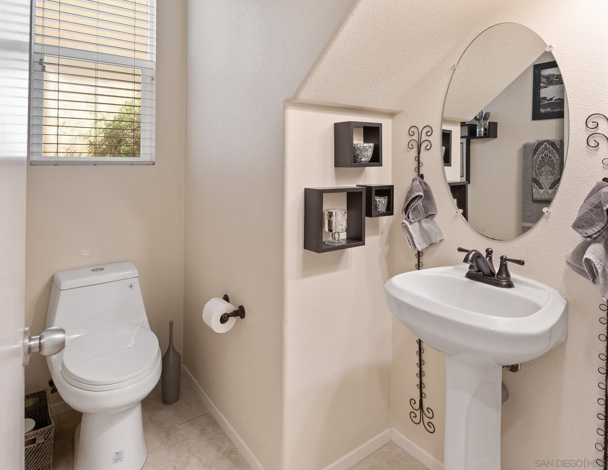 Detail Gallery Image 14 of 50 For 1551  Avenida De Avila, Chula Vista,  CA 91913 - 3 Beds | 2/1 Baths