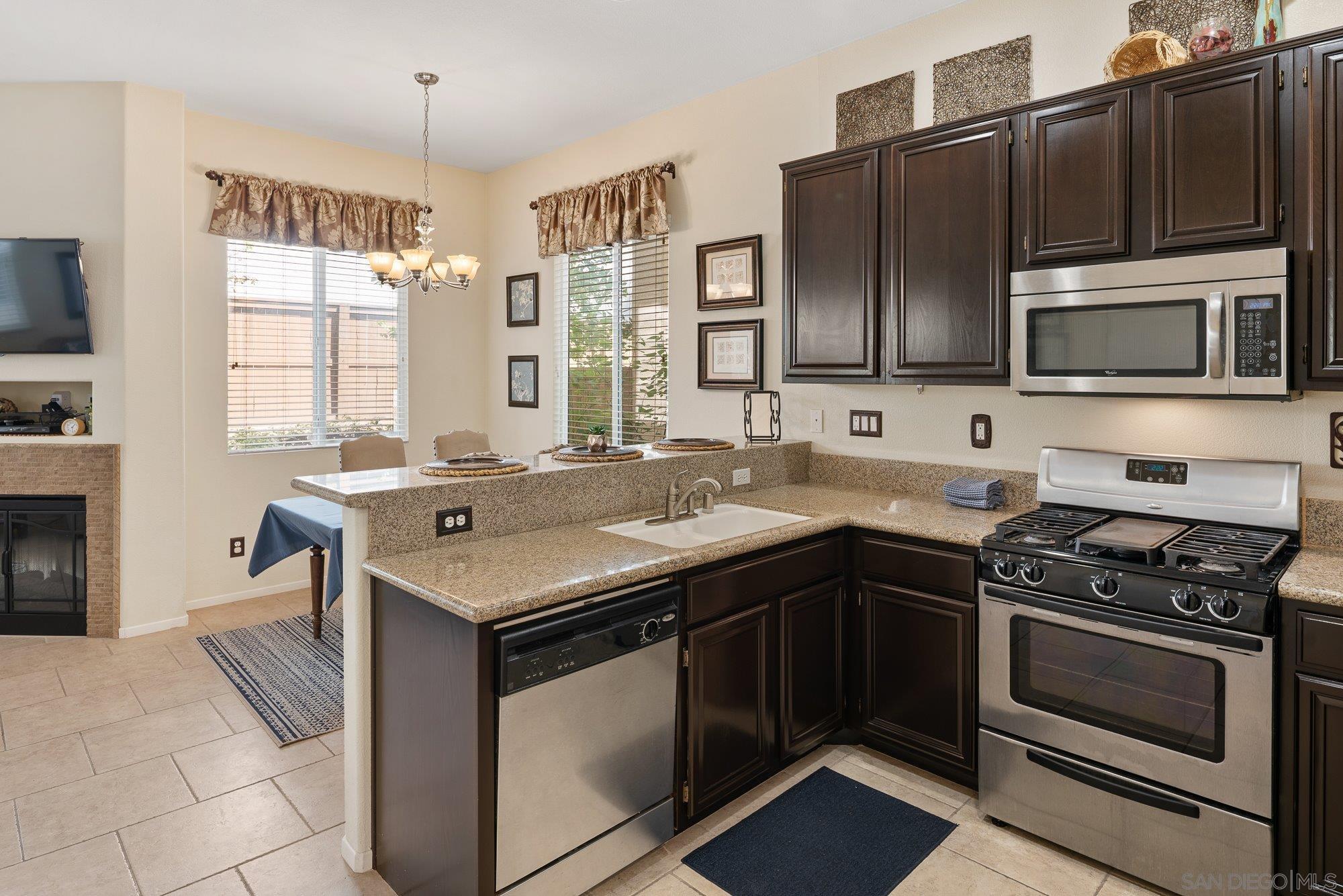 Detail Gallery Image 7 of 50 For 1551  Avenida De Avila, Chula Vista,  CA 91913 - 3 Beds | 2/1 Baths