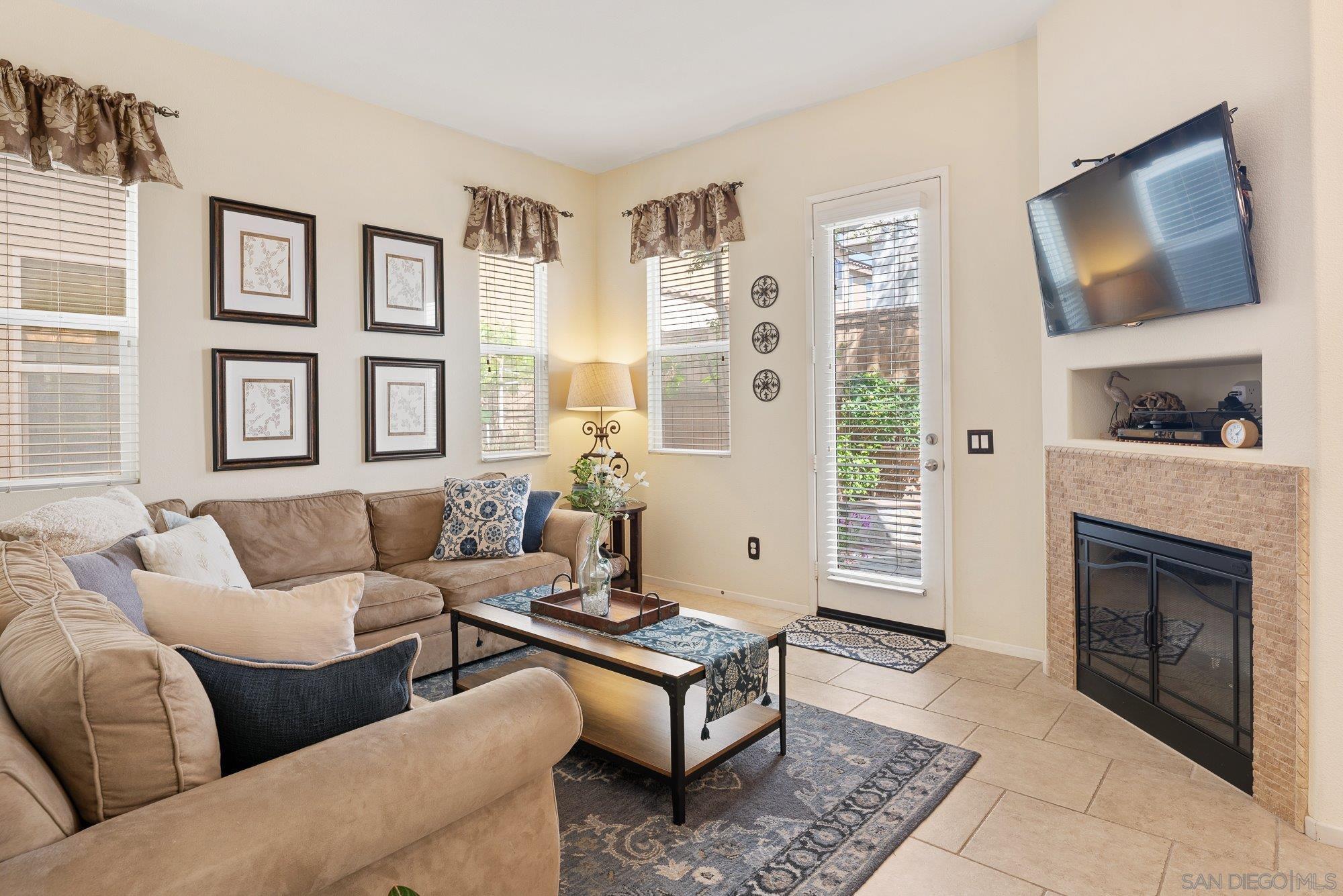 Detail Gallery Image 10 of 50 For 1551  Avenida De Avila, Chula Vista,  CA 91913 - 3 Beds | 2/1 Baths