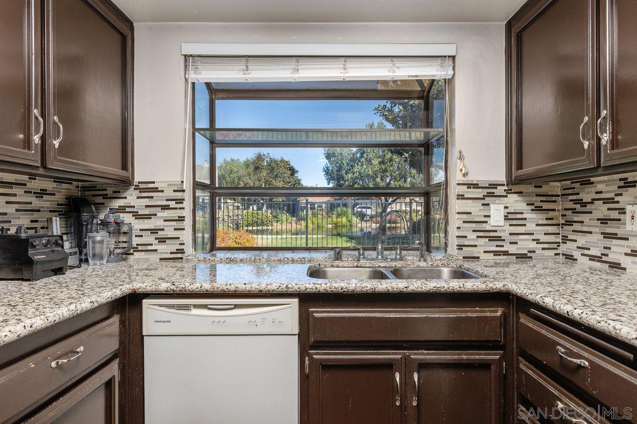 Detail Gallery Image 9 of 34 For 914  Sendero Ave., Escondido,  CA 92026 - 3 Beds | 2/1 Baths