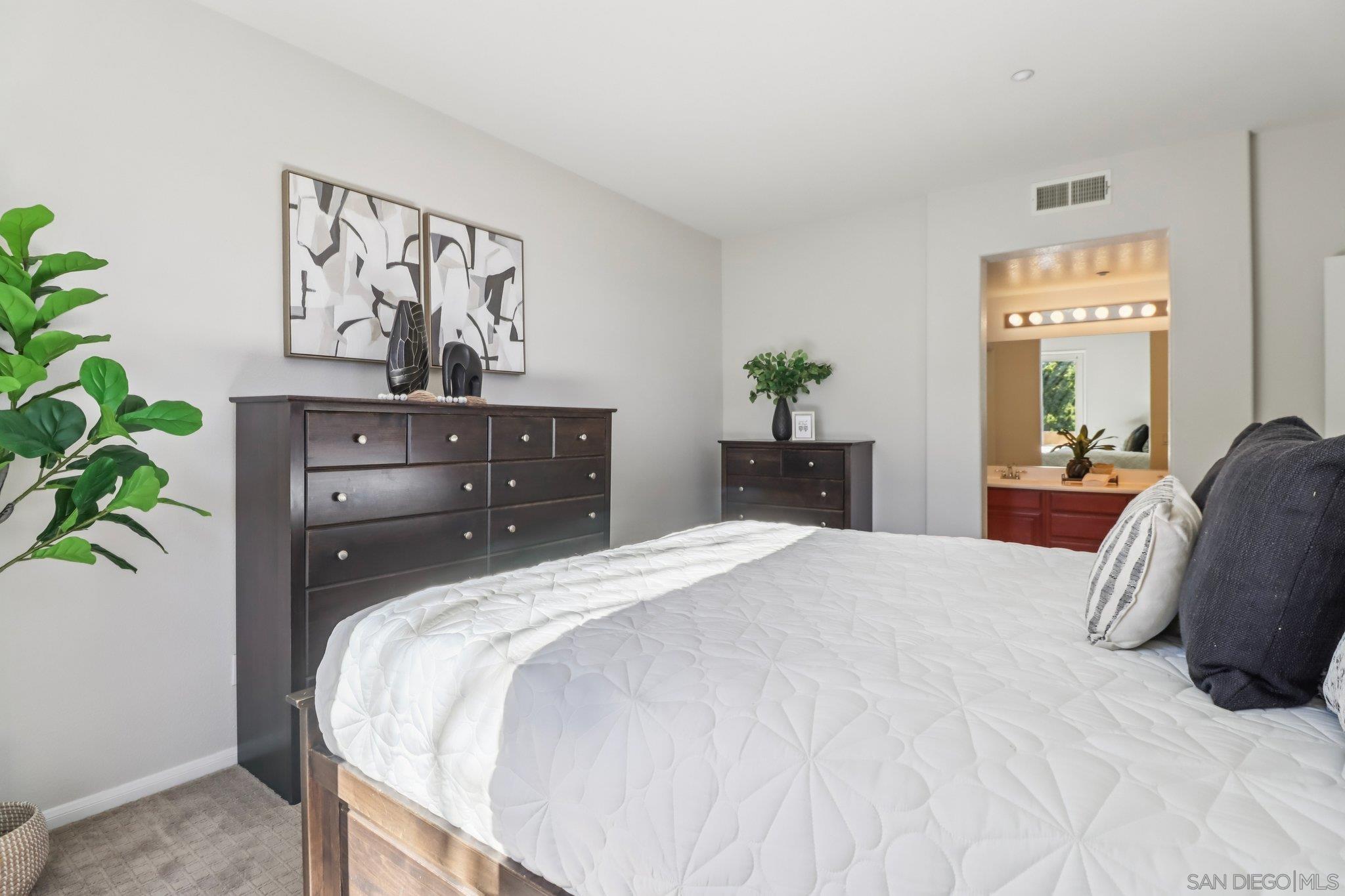 Detail Gallery Image 17 of 44 For 2801  Escala Cir, San Diego,  CA 92108 - 3 Beds | 3/1 Baths