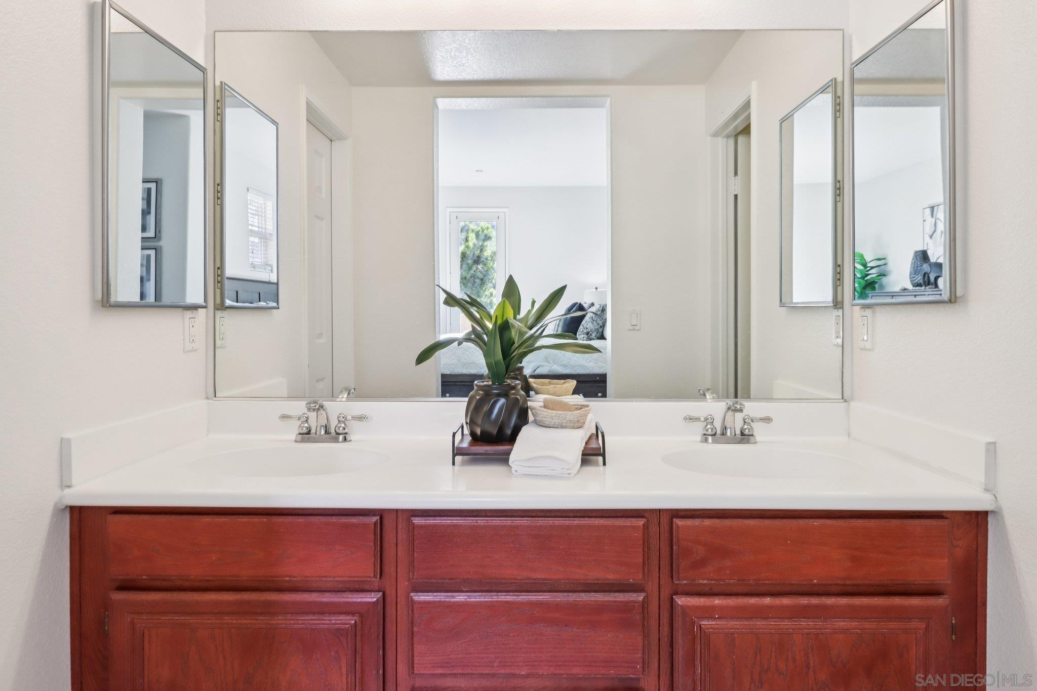 Detail Gallery Image 19 of 44 For 2801  Escala Cir, San Diego,  CA 92108 - 3 Beds | 3/1 Baths