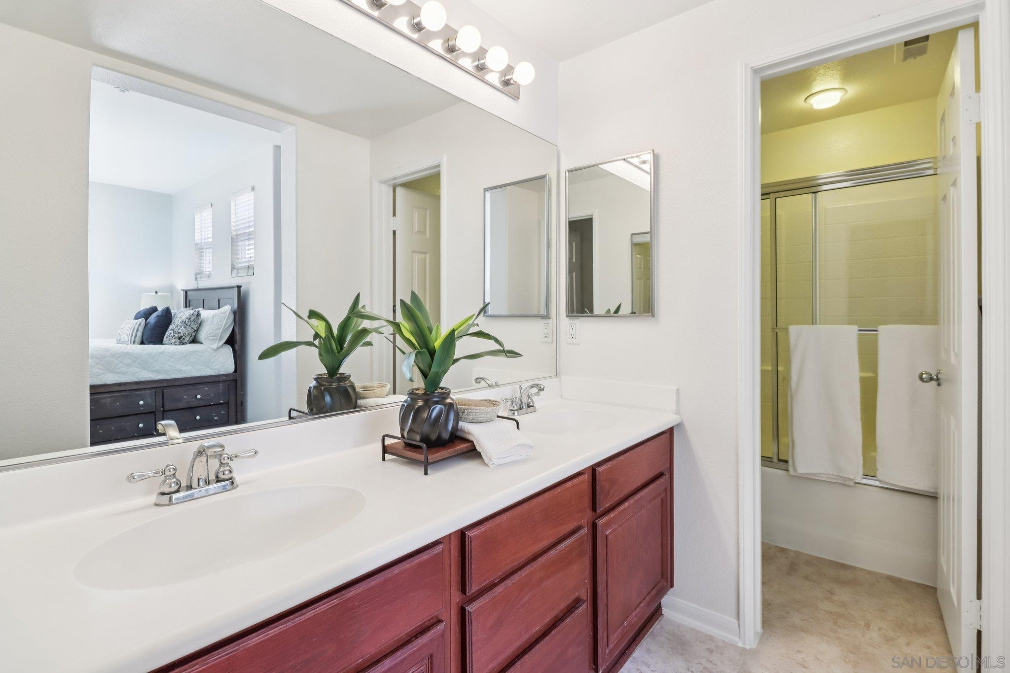 Detail Gallery Image 20 of 44 For 2801  Escala Cir, San Diego,  CA 92108 - 3 Beds | 3/1 Baths