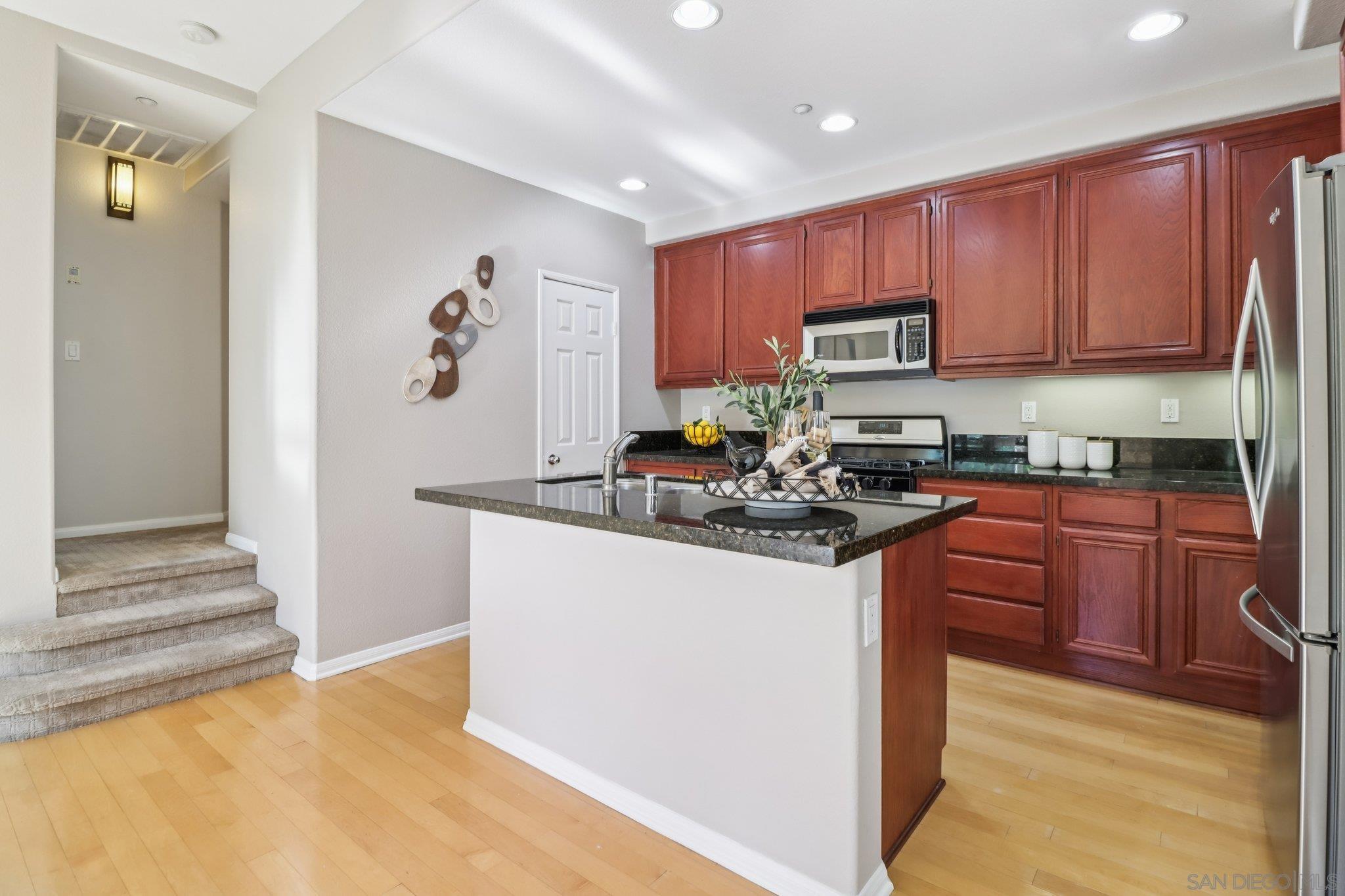 Detail Gallery Image 5 of 44 For 2801  Escala Cir, San Diego,  CA 92108 - 3 Beds | 3/1 Baths