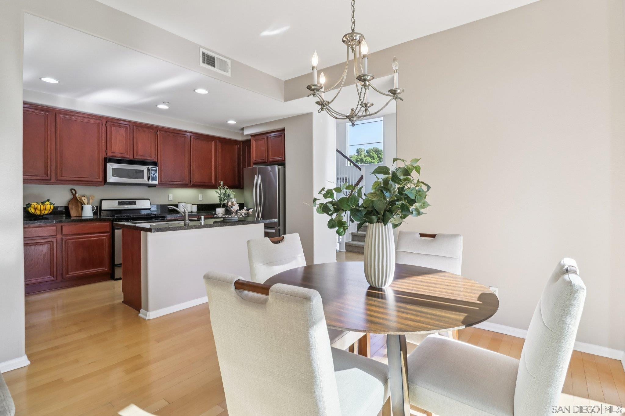 Detail Gallery Image 6 of 44 For 2801  Escala Cir, San Diego,  CA 92108 - 3 Beds | 3/1 Baths