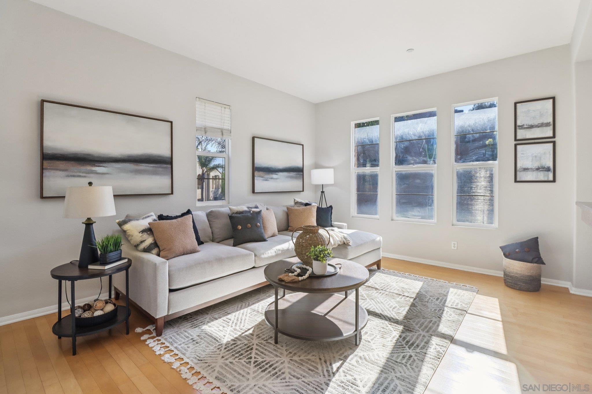 Detail Gallery Image 8 of 44 For 2801  Escala Cir, San Diego,  CA 92108 - 3 Beds | 3/1 Baths