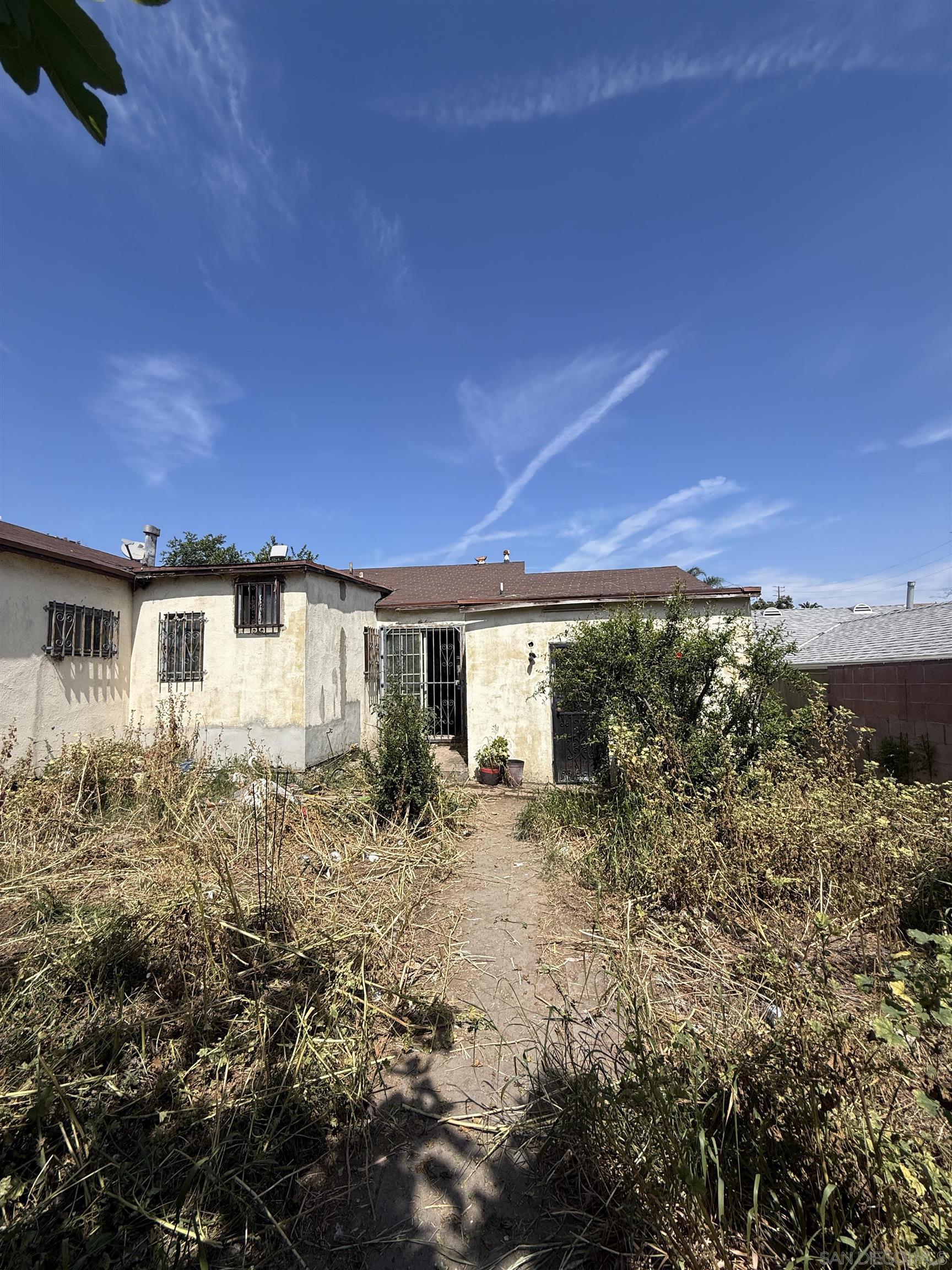 Detail Gallery Image 3 of 5 For 4636 E 2nd St, Los Angeles,  CA 90022 - 5 Beds | 2 Baths