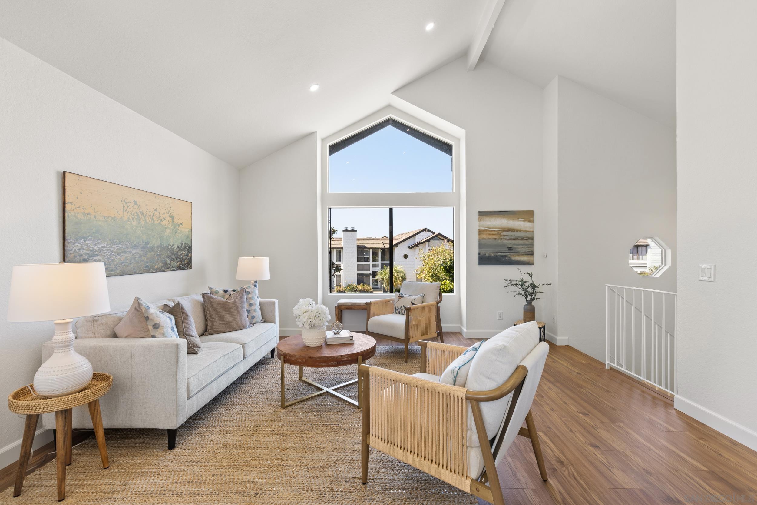 Detail Gallery Image 2 of 37 For 863  Violet Ct, Carlsbad,  CA 92011 - 2 Beds | 2 Baths