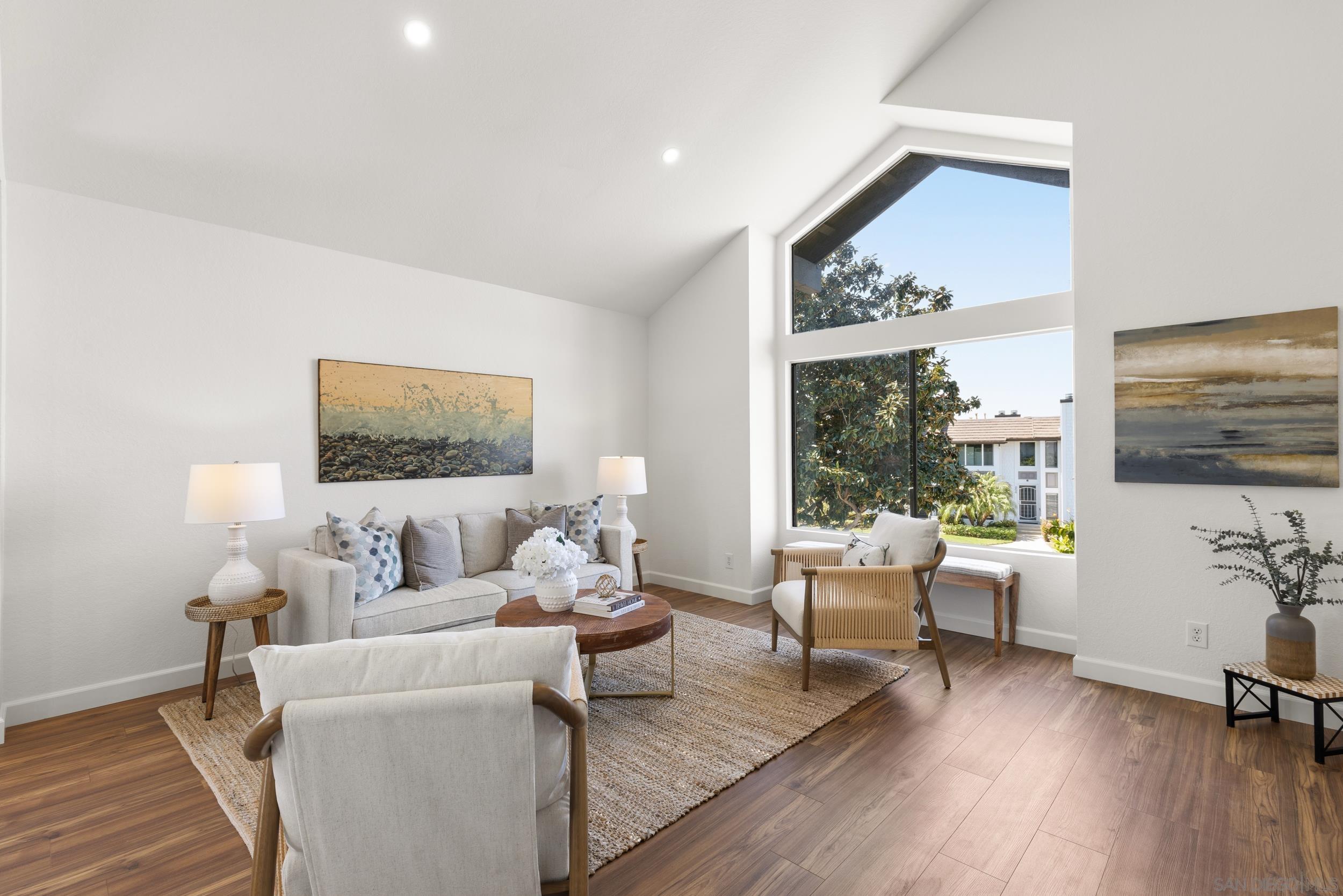 Detail Gallery Image 3 of 37 For 863  Violet Ct, Carlsbad,  CA 92011 - 2 Beds | 2 Baths