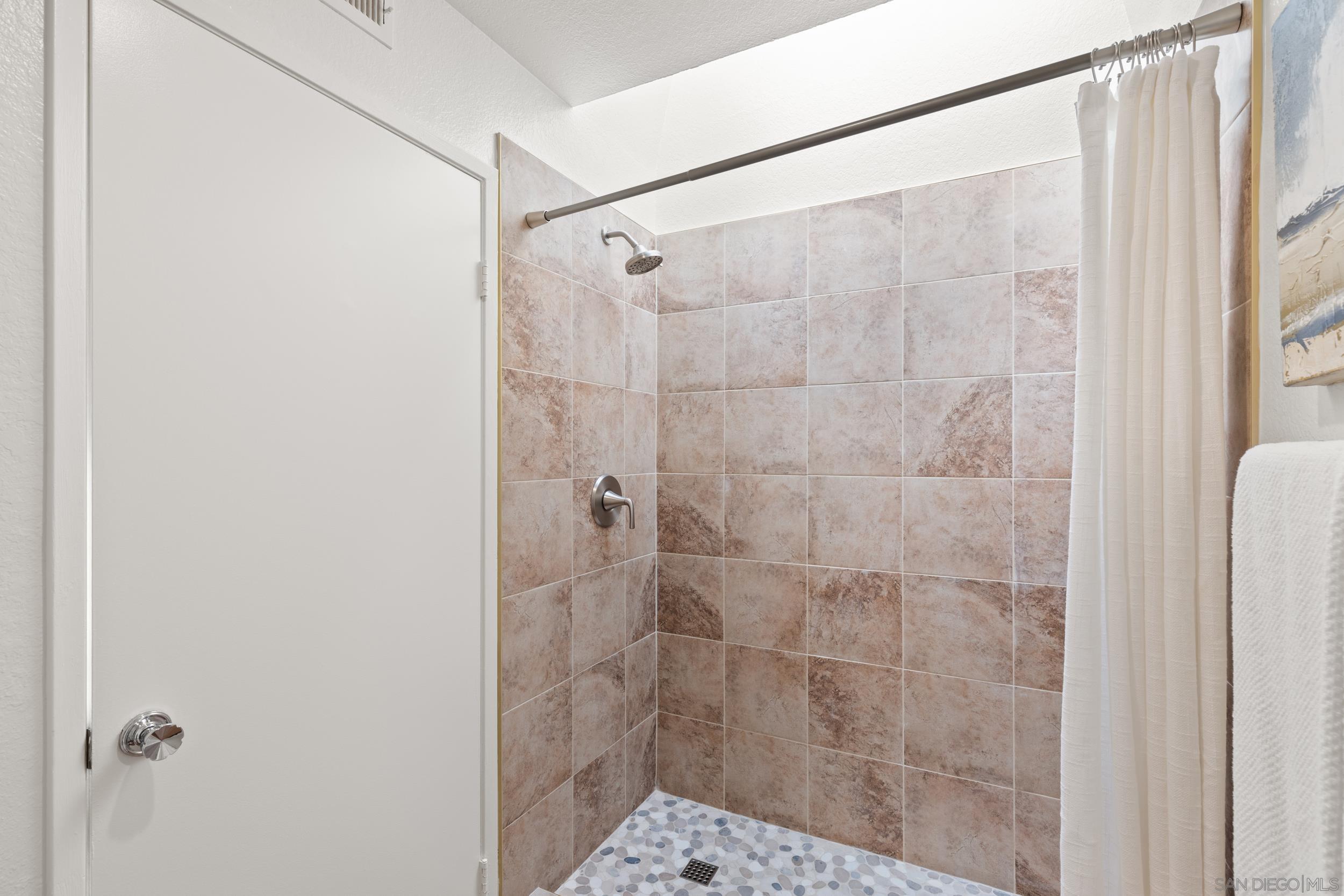 Detail Gallery Image 21 of 37 For 863  Violet Ct, Carlsbad,  CA 92011 - 2 Beds | 2 Baths