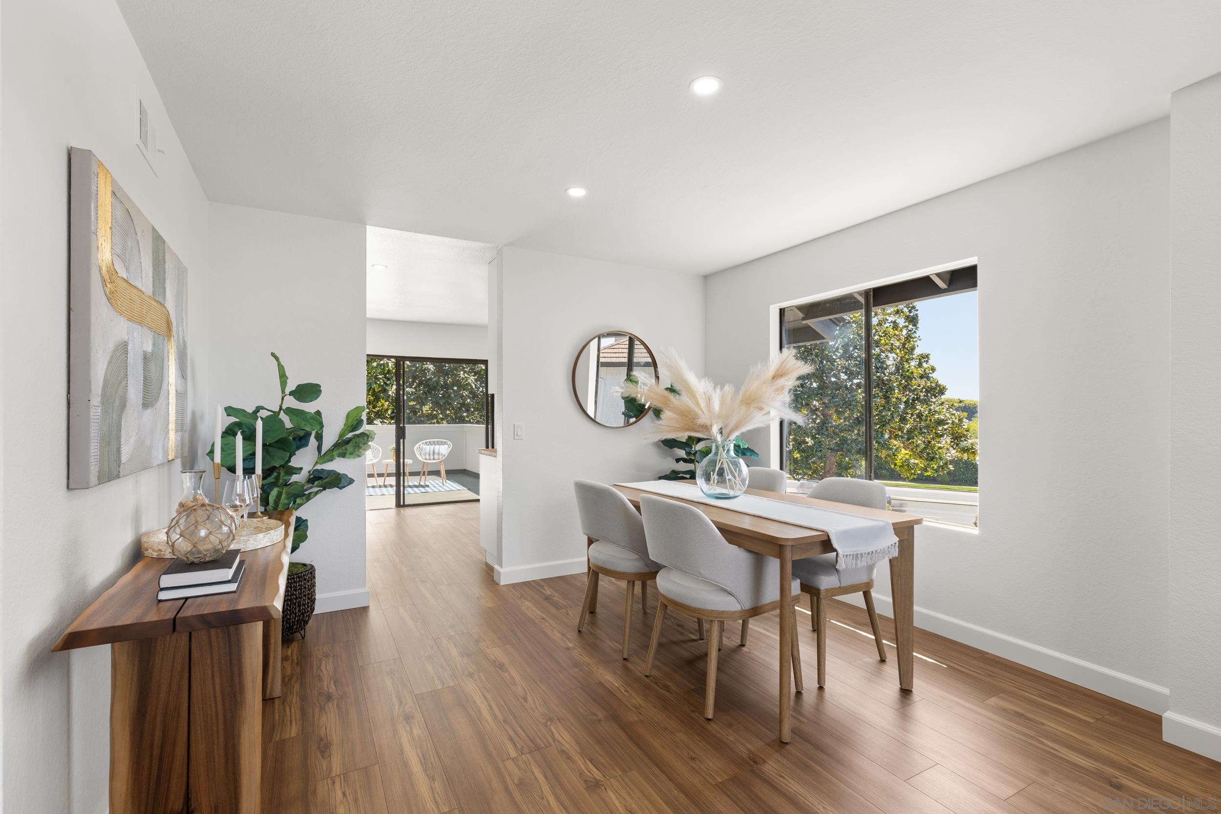 Detail Gallery Image 7 of 37 For 863  Violet Ct, Carlsbad,  CA 92011 - 2 Beds | 2 Baths