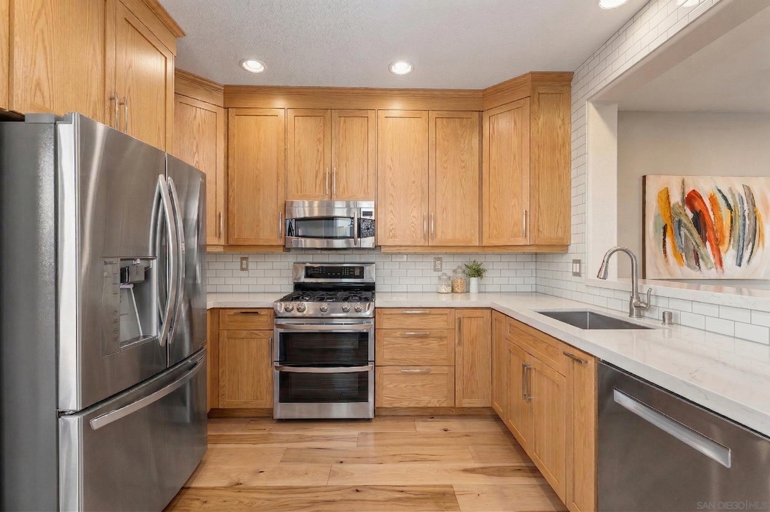 Detail Gallery Image 12 of 34 For 3769  Carmel View Rd  #2,  San Diego,  CA 92130 - 3 Beds | 2/1 Baths