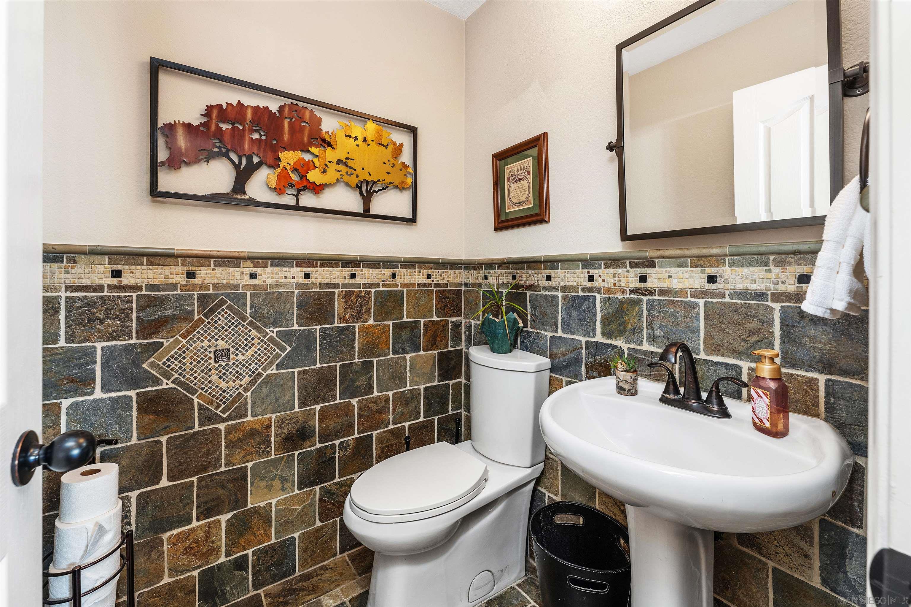 Detail Gallery Image 16 of 34 For 3769  Carmel View Rd  #2,  San Diego,  CA 92130 - 3 Beds | 2/1 Baths