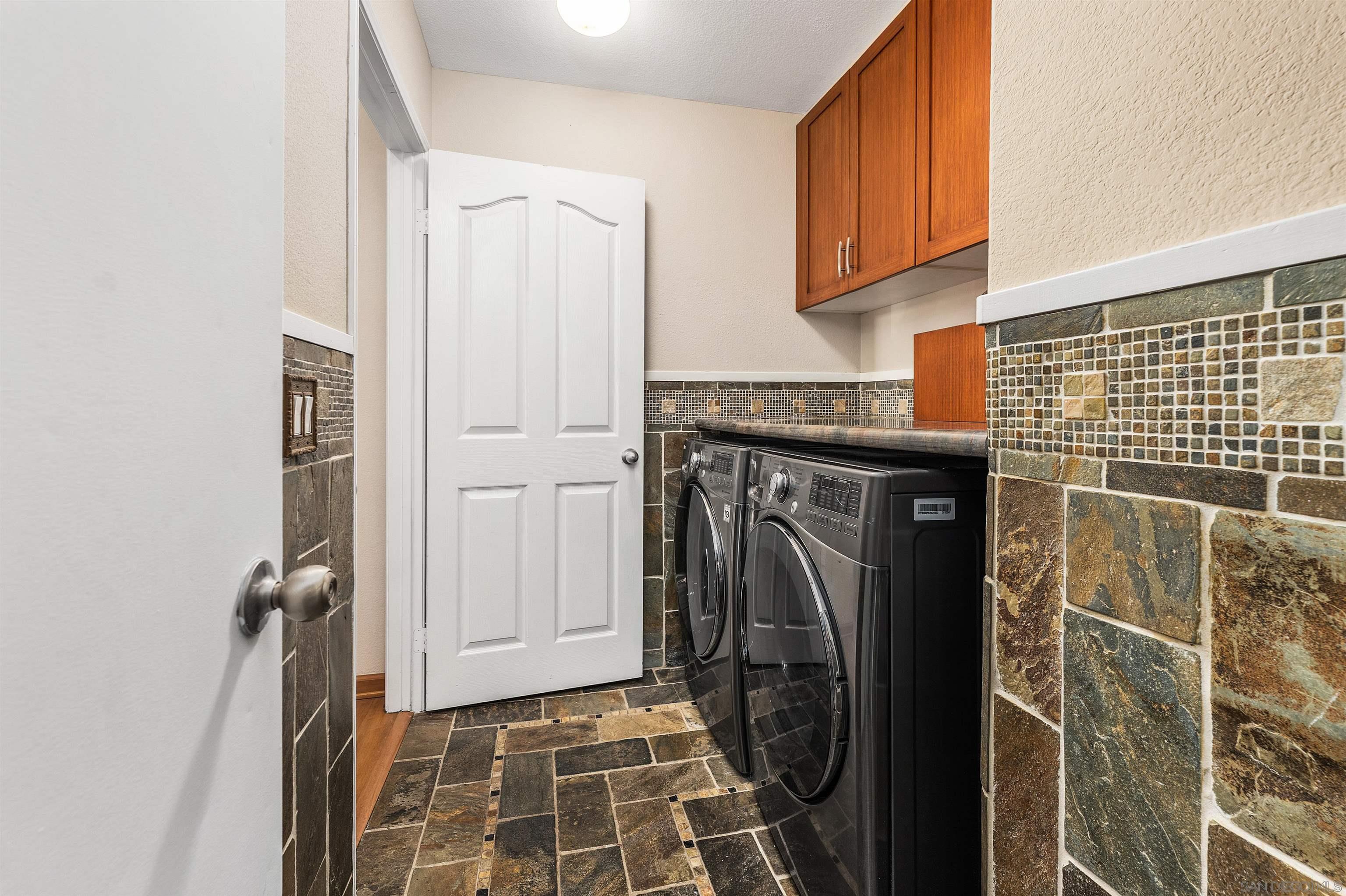 Detail Gallery Image 17 of 34 For 3769  Carmel View Rd  #2,  San Diego,  CA 92130 - 3 Beds | 2/1 Baths