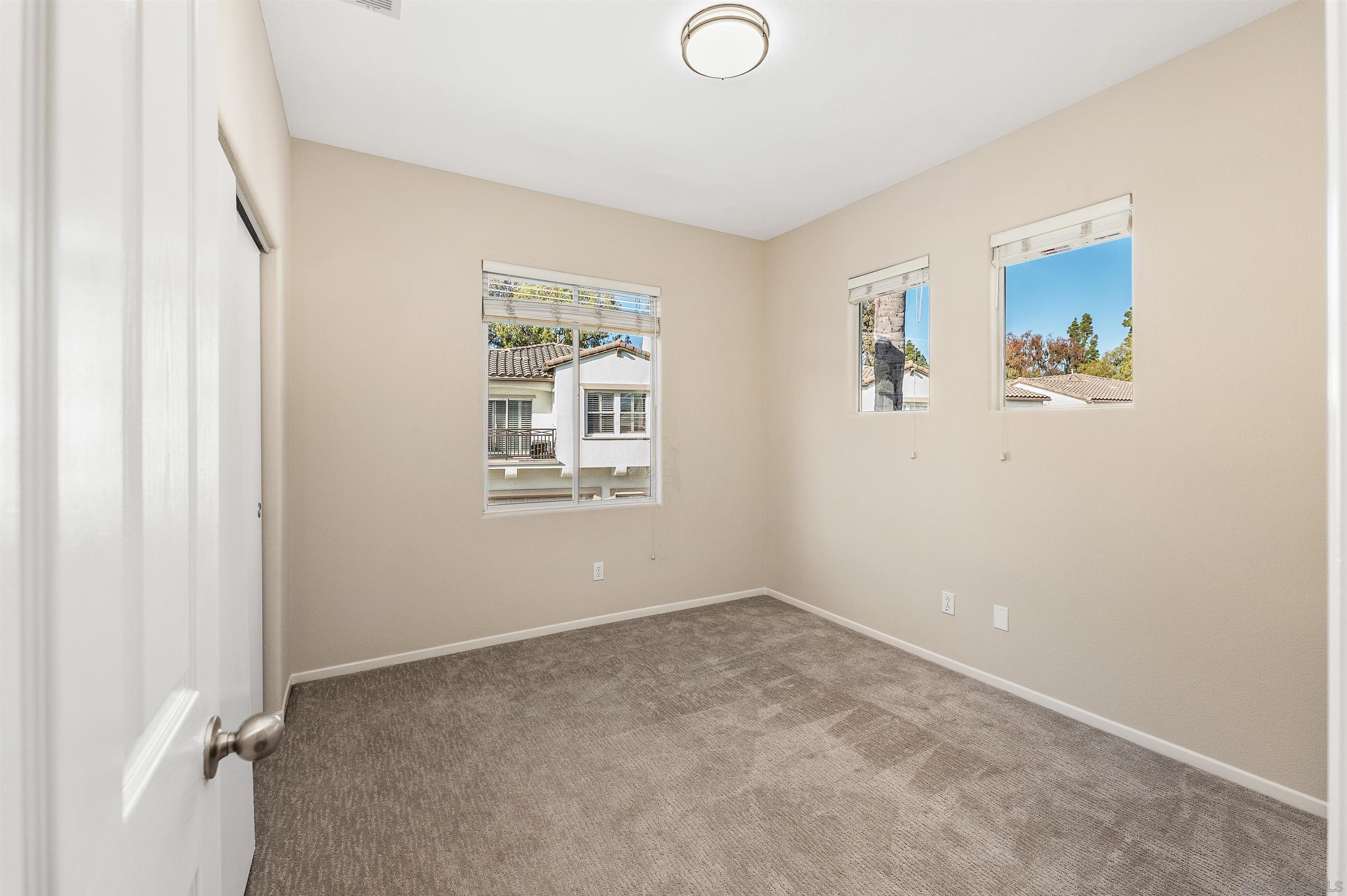 Detail Gallery Image 30 of 34 For 3769  Carmel View Rd  #2,  San Diego,  CA 92130 - 3 Beds | 2/1 Baths